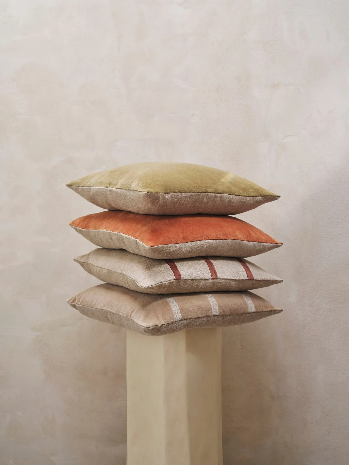 Senti Stripe poduszka 50x50 cm, Dark sand-linen Ferm Living
