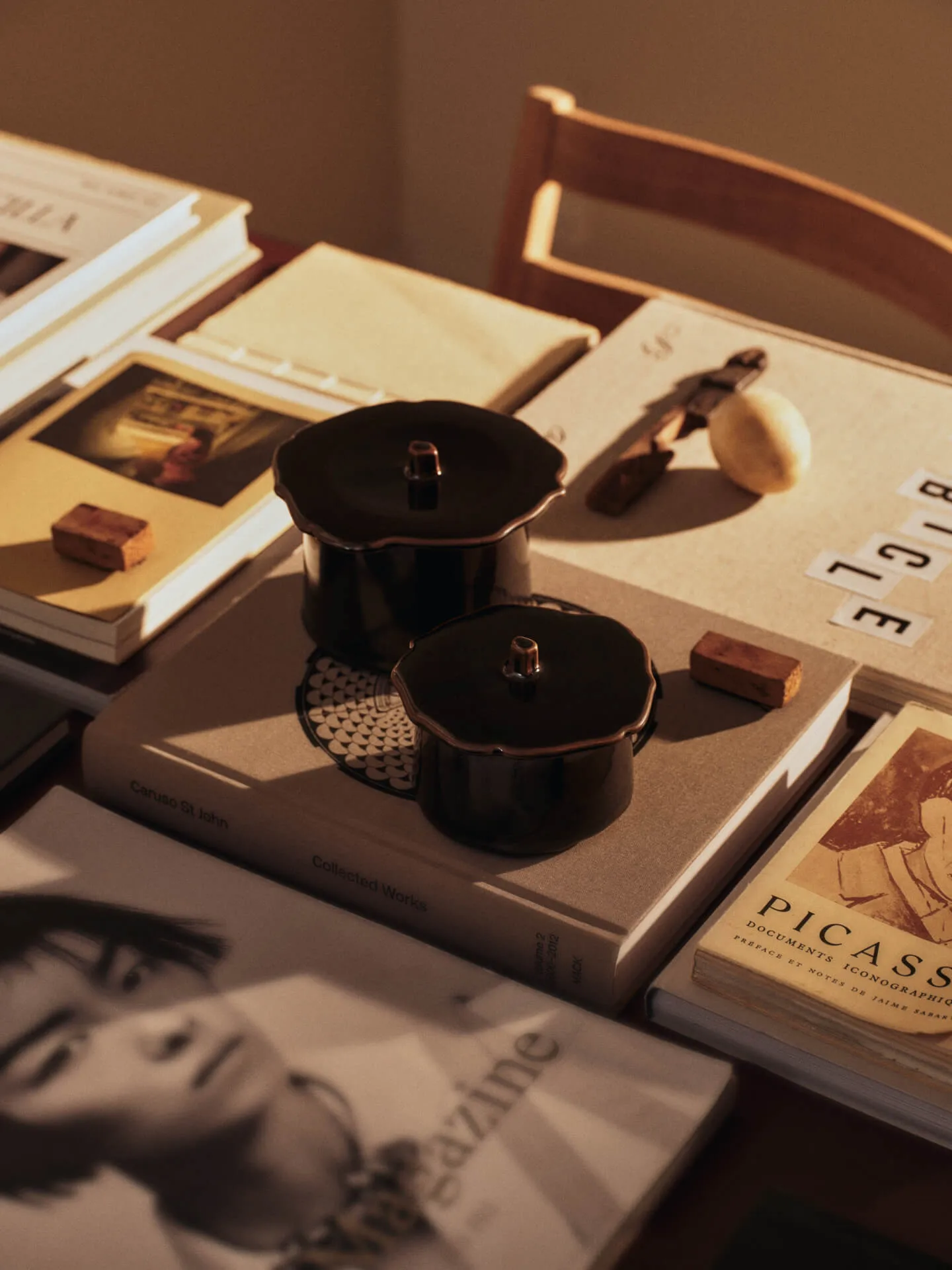 Słoik Marnen z pokrywką, Carob brown, Ø11×9 cm Ferm Living