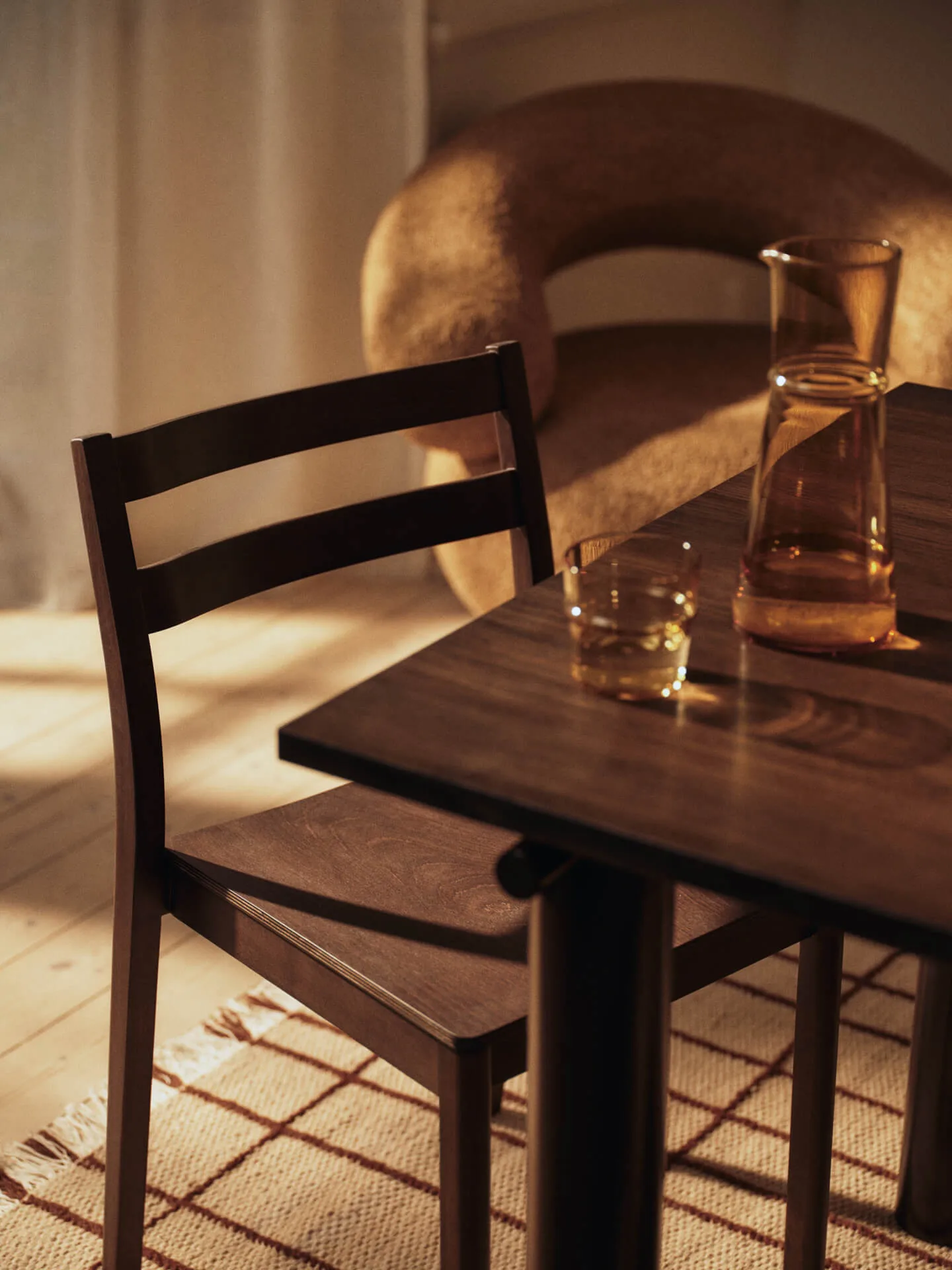 Stół jadalniany Atura, Dark chocolate-ciemno bejcowany dąb, 90x160 cm Ferm Living