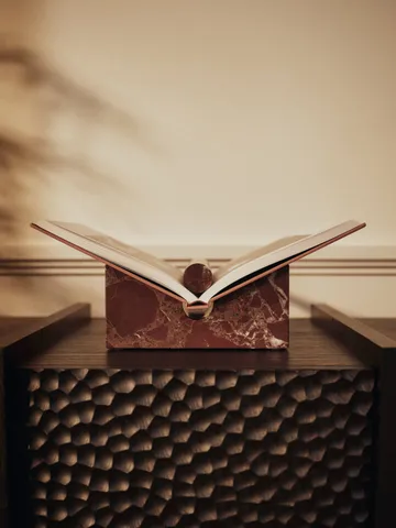 Stojak na książki Tvara - Rosso levanto, 22x22 cm - Ferm Living