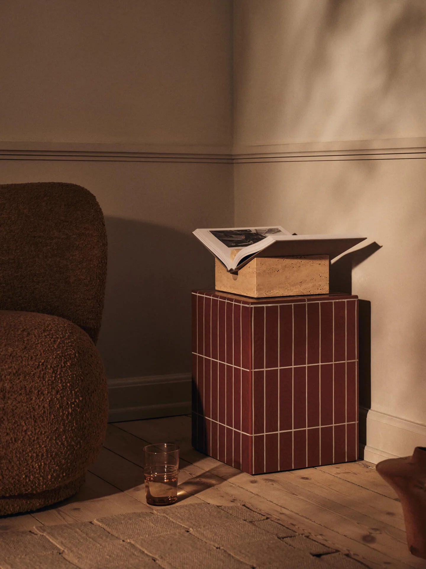 Stolik boczny Pillar , Brown, 32x32x42 cm Ferm Living