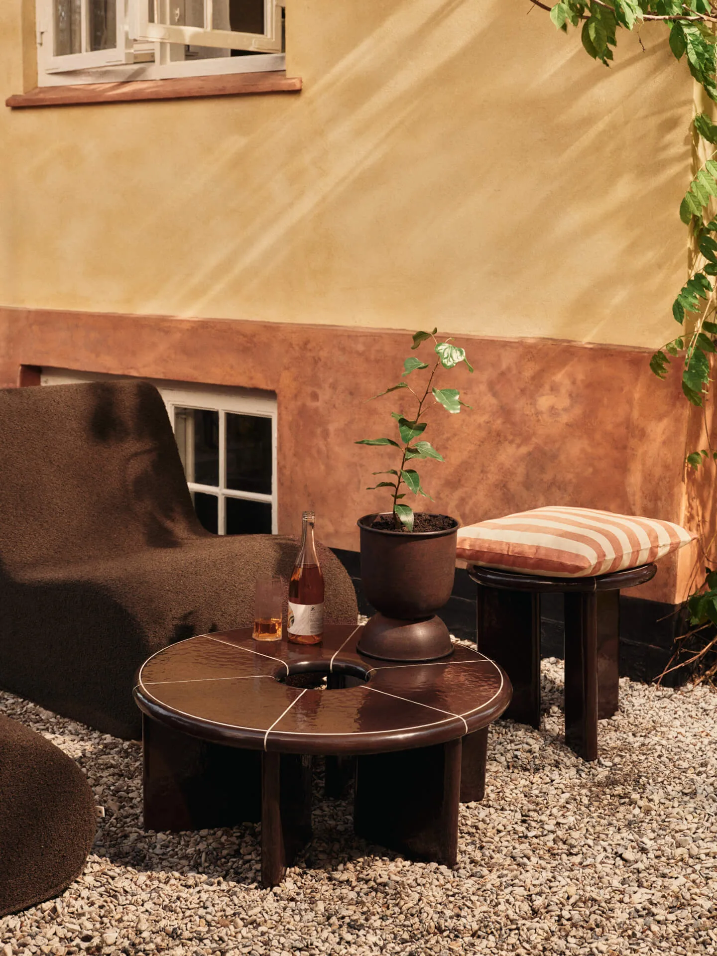 Stolik kawowy Deya Ø80×32 cm, Chestnut brown Ferm Living