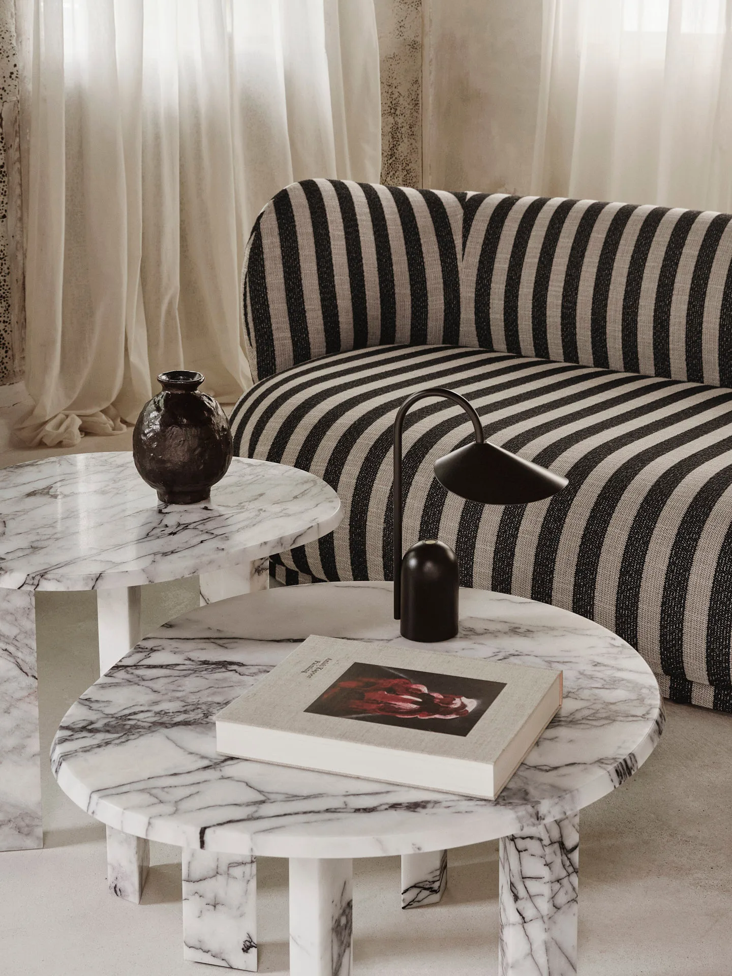 Stolik kawowy Taula Ø67x35 cm, White-charcoal Ferm Living