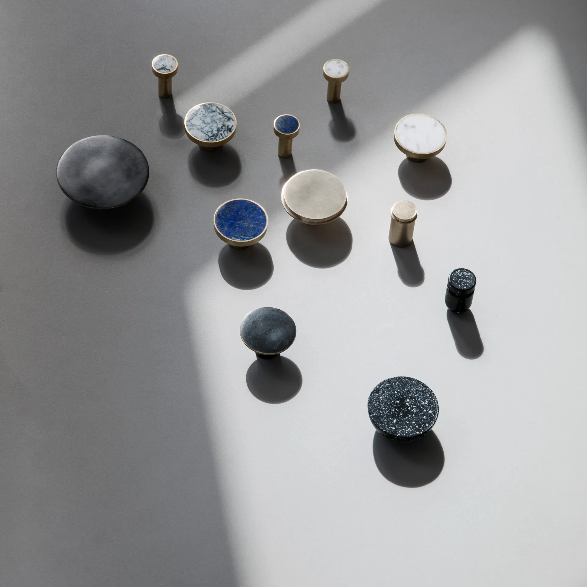 Stone duży wieszak, white marble-brass Ferm Living