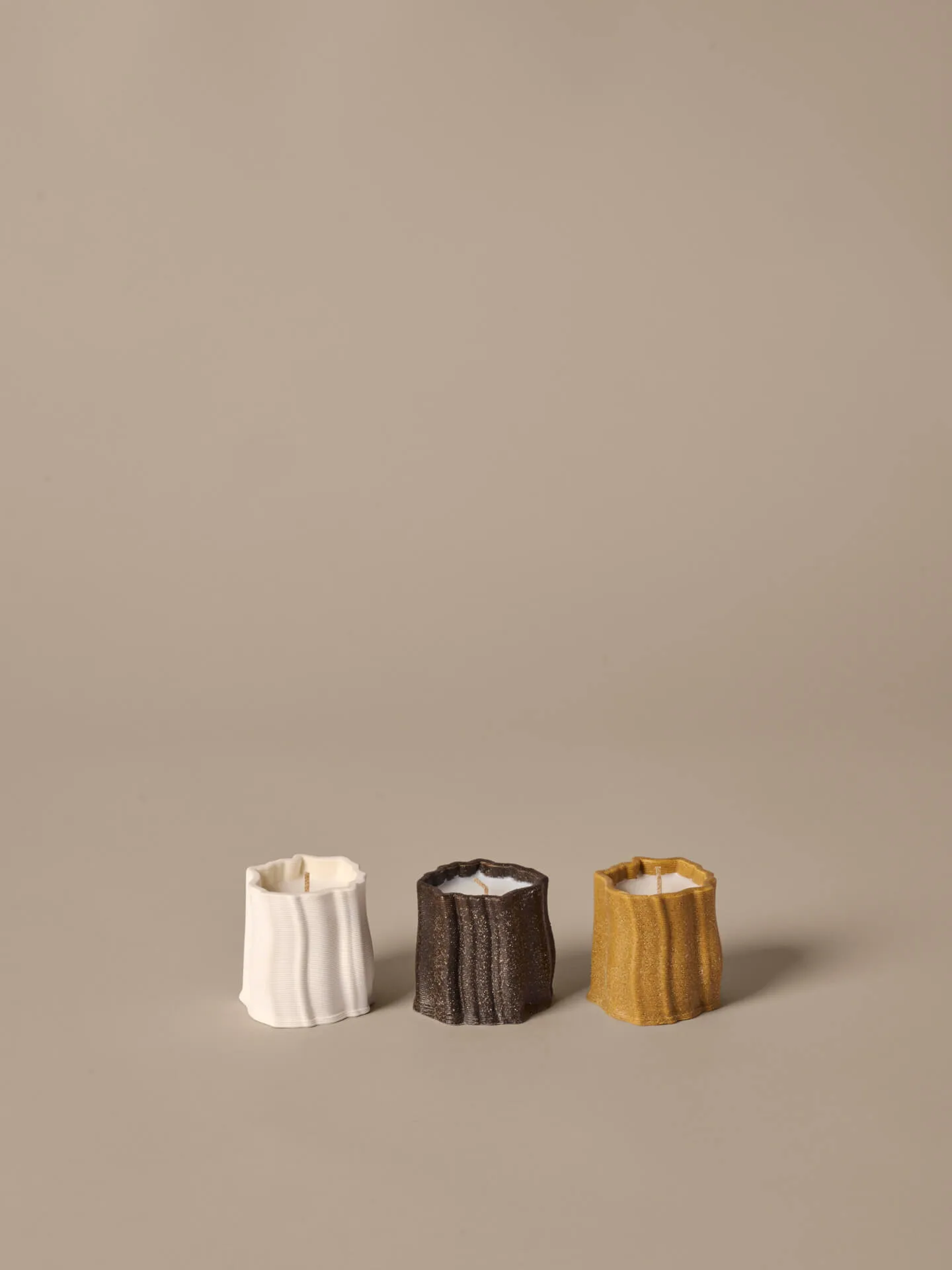 Świeca zapachowa Rylith 13 h, 3 sztuki, Figa, trawa cytrynowa, rumianek Ferm Living