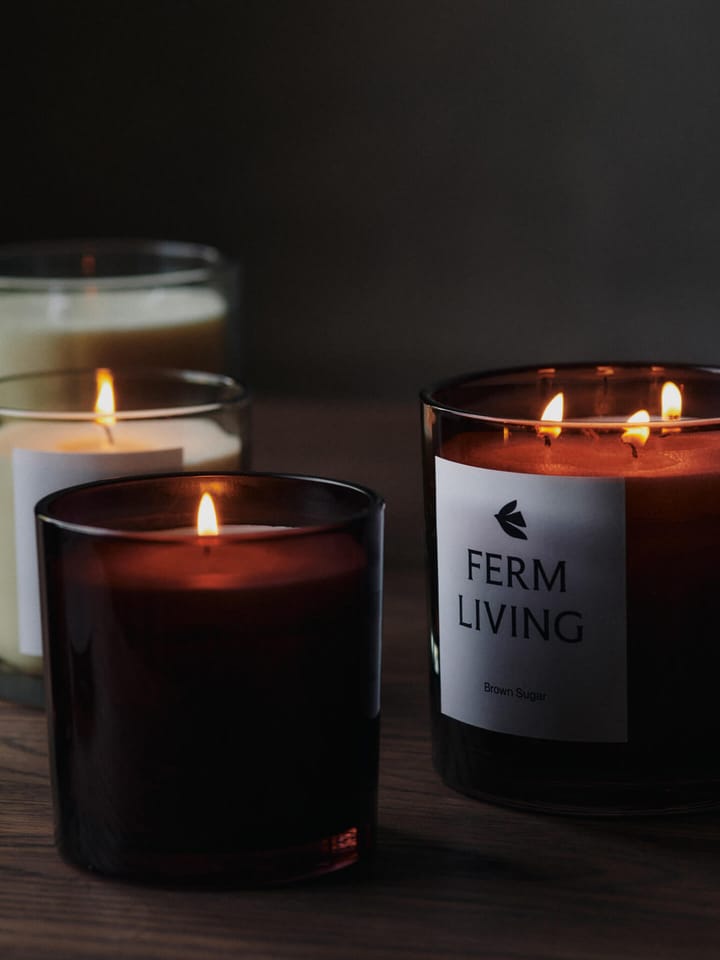Świeca zapachowa Vitto, 45 h, Ciemne winogrono Ferm Living