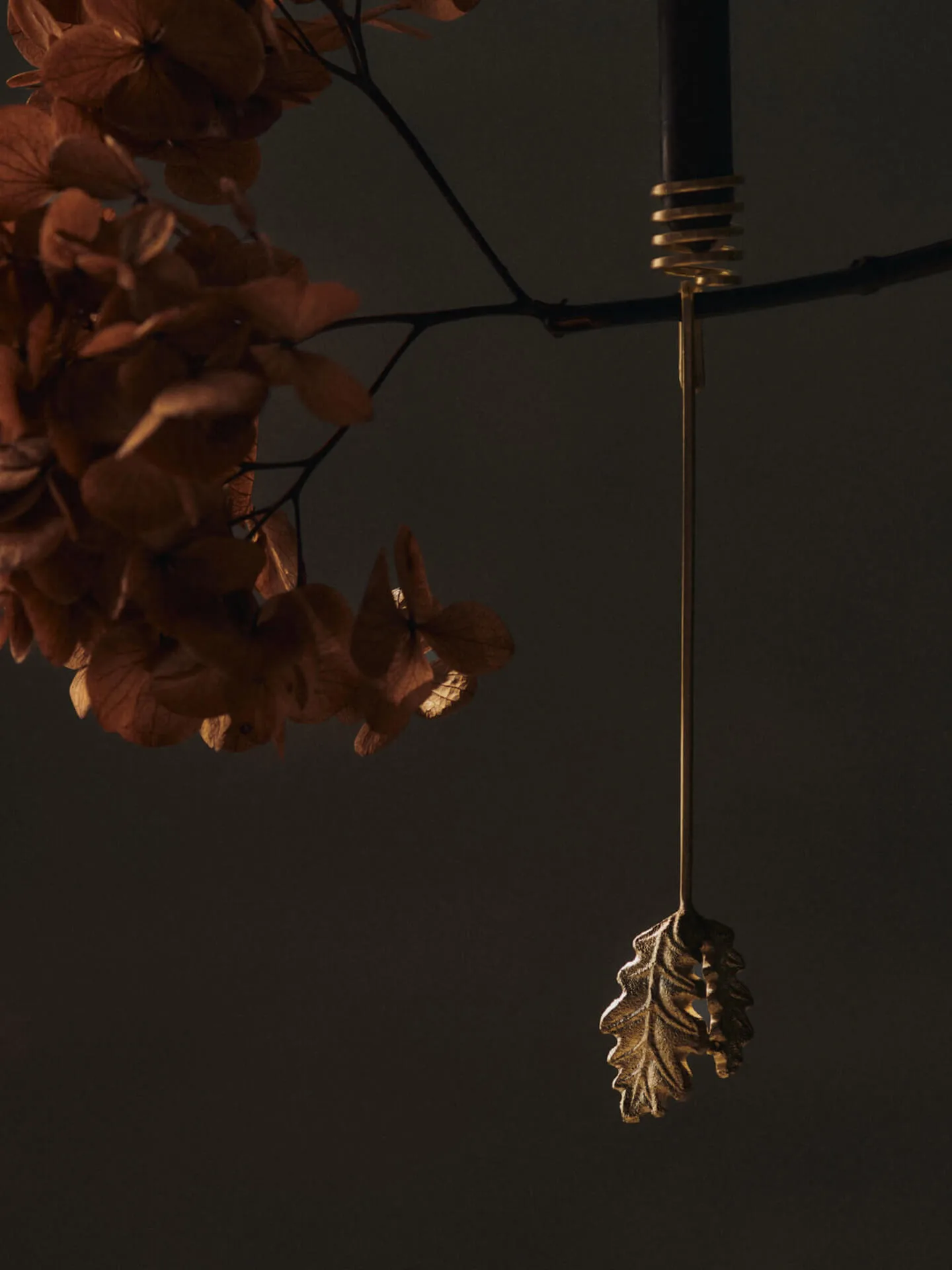 Świecznik choinkowy, liść dębu, 4-pak, Mosiężny Ferm Living