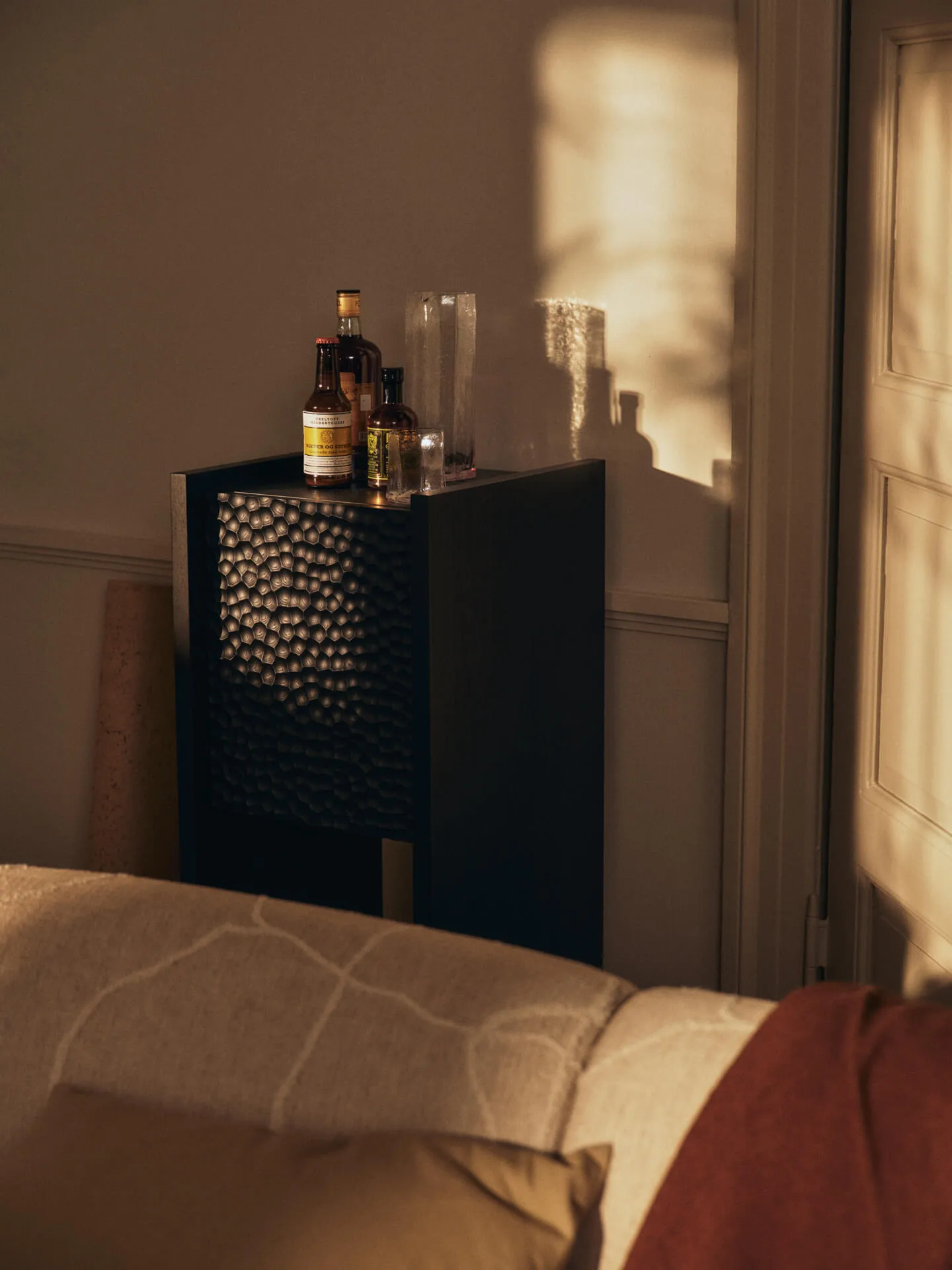 Szafka Scarni, Ciemno bejcowany jesion, 38×40×100 cm Ferm Living