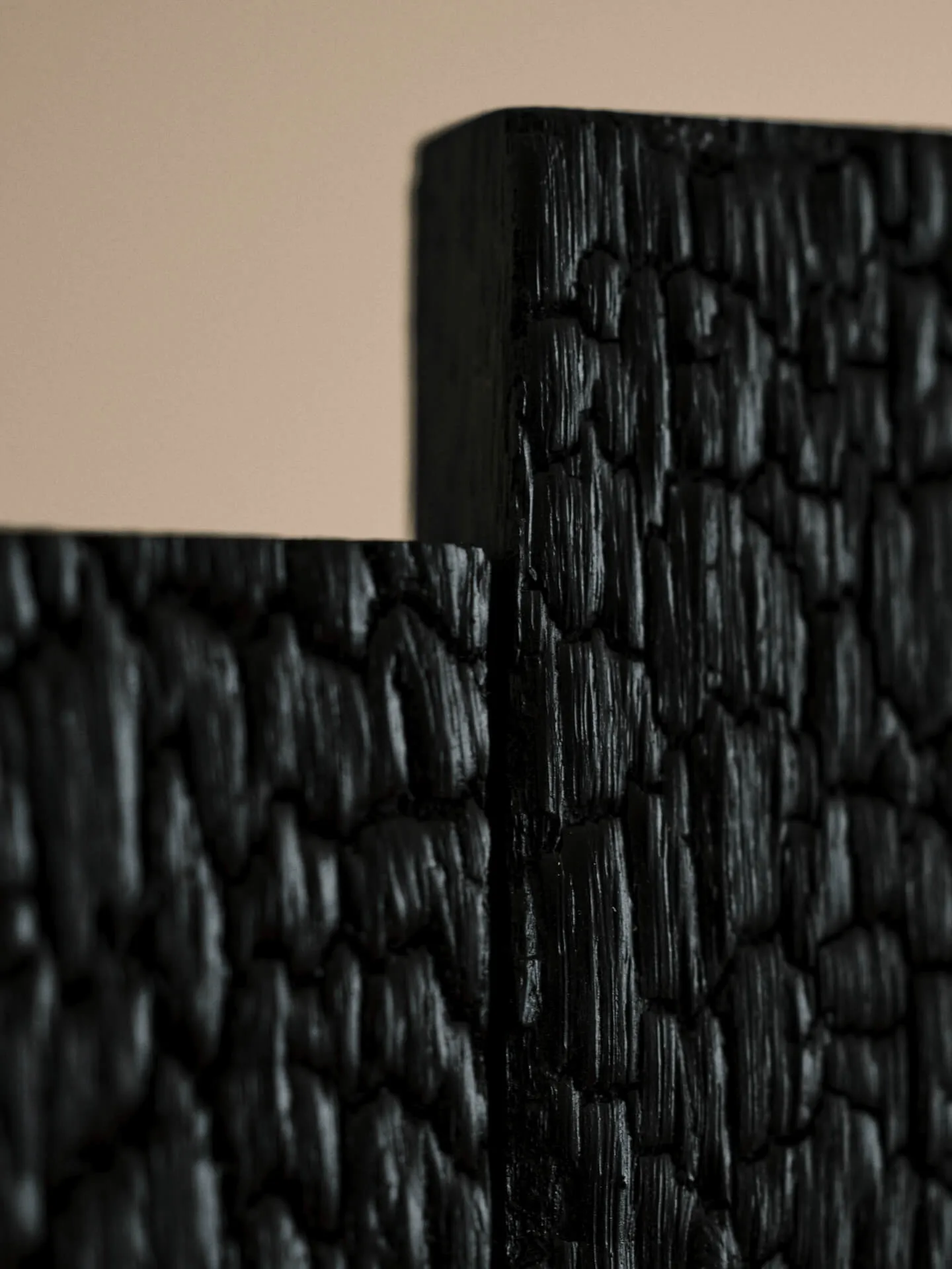 Szafka ścienna Koh, Black, 43,5x27,5x81,4 cm Ferm Living