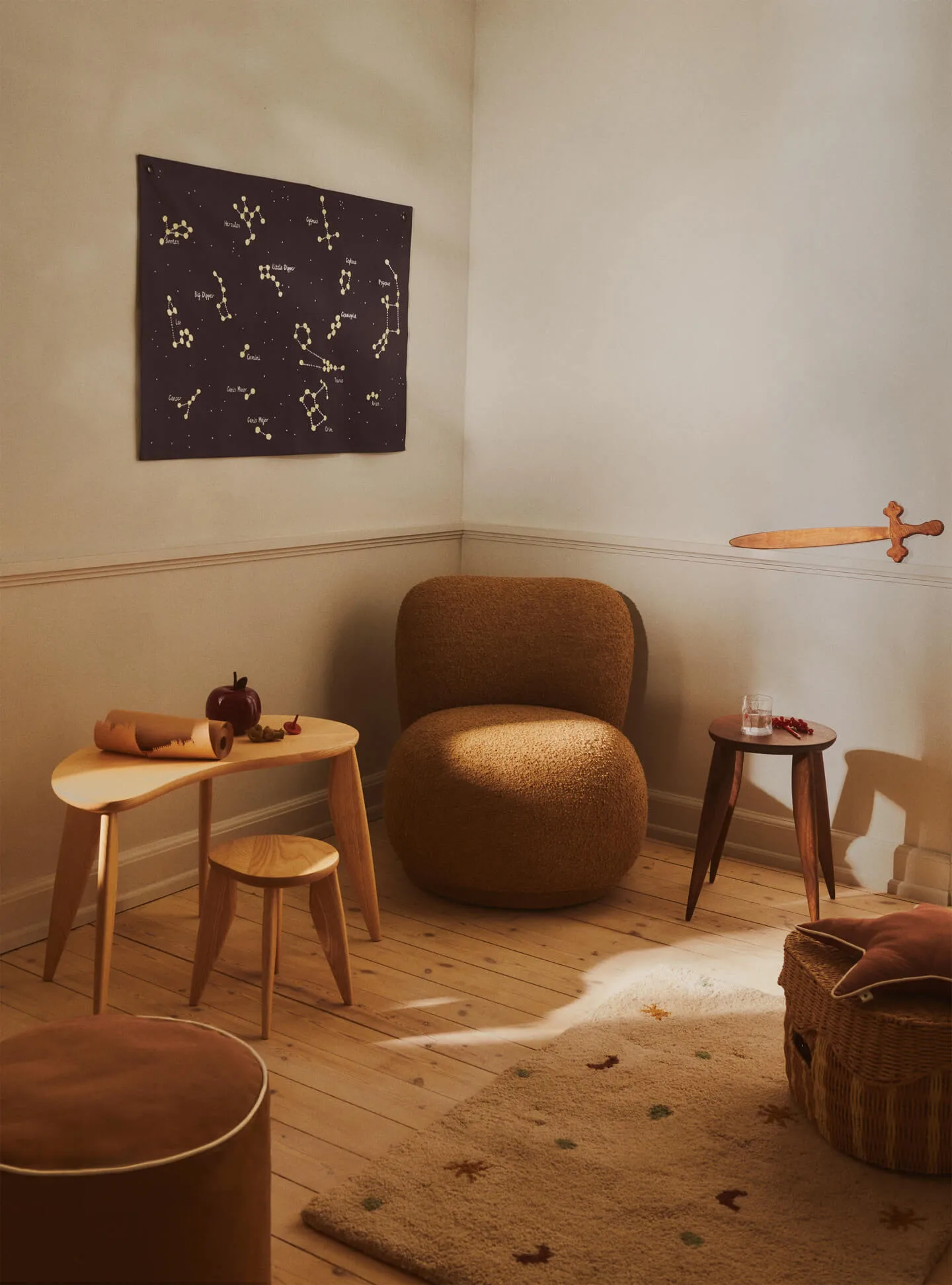 Taboret okrągły Feve kids, Jesion surowy, Ø33x30 cm Ferm Living