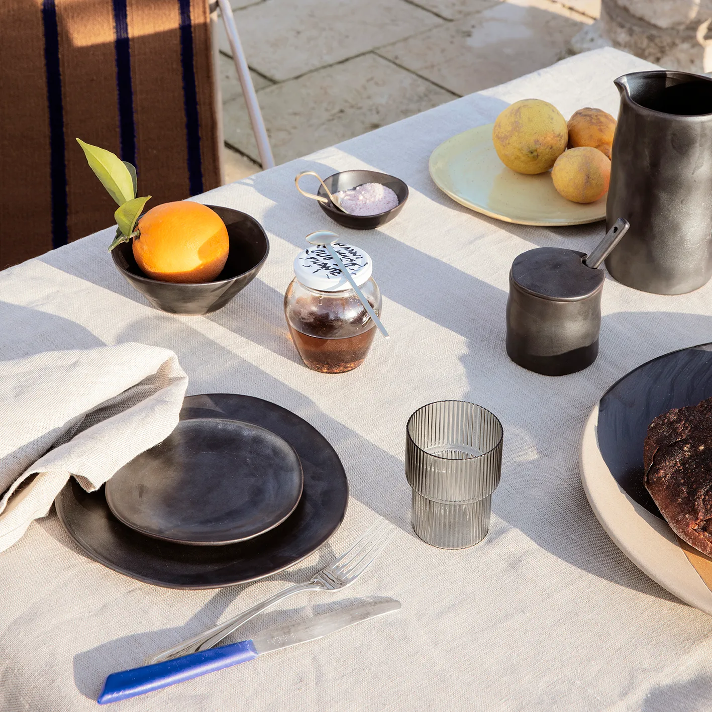 Talerz Flow 22 cm, Czarny Ferm Living