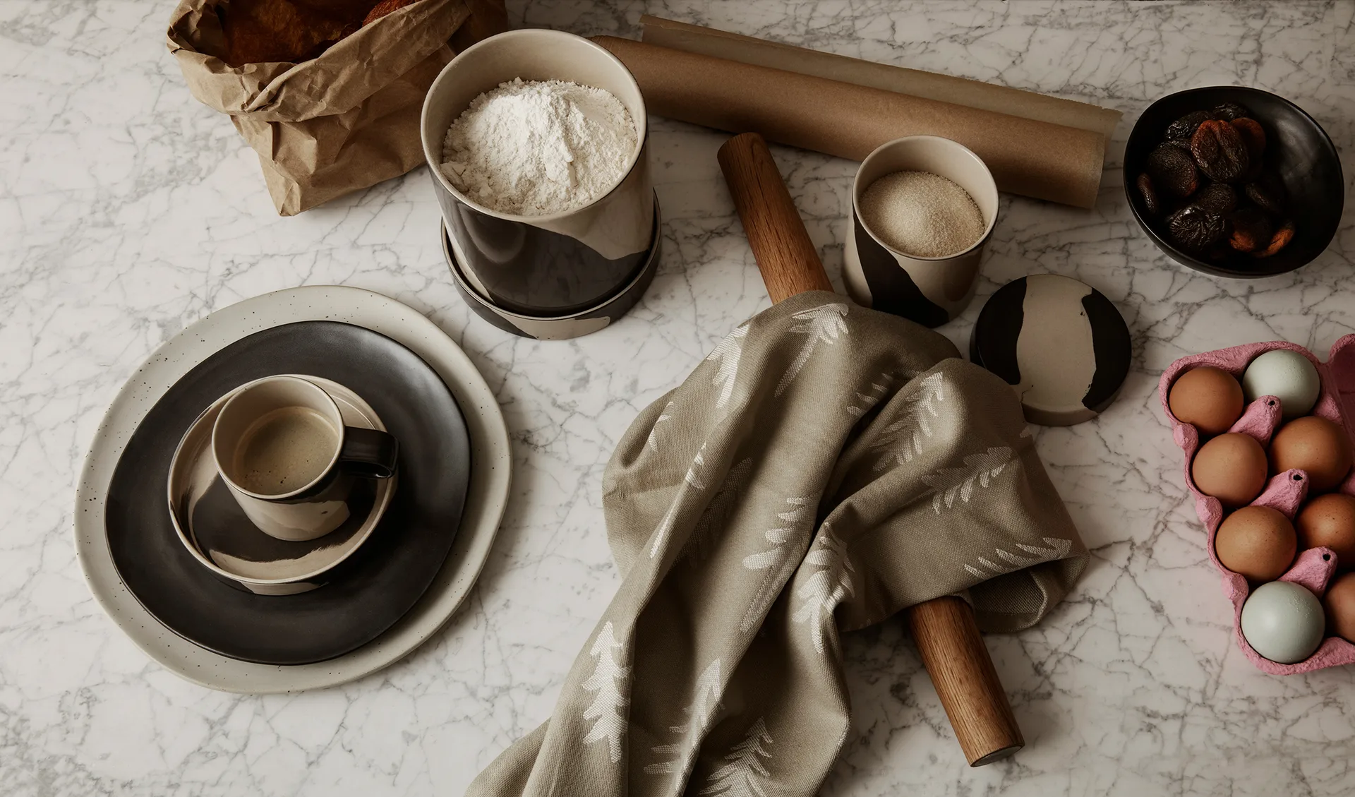 Talerz Flow 27 cm, Off-white speckle Ferm Living