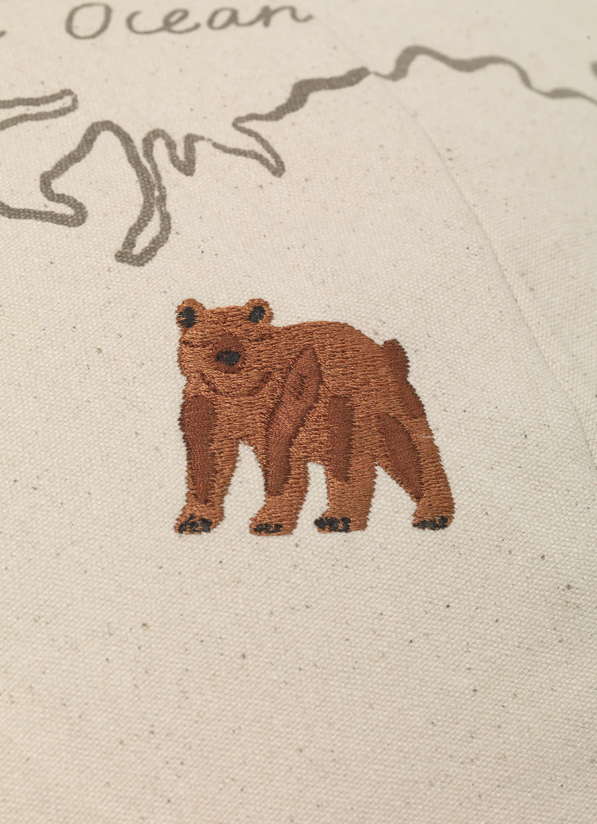 The world - mapa na tkaninie, Złamana biel Ferm Living