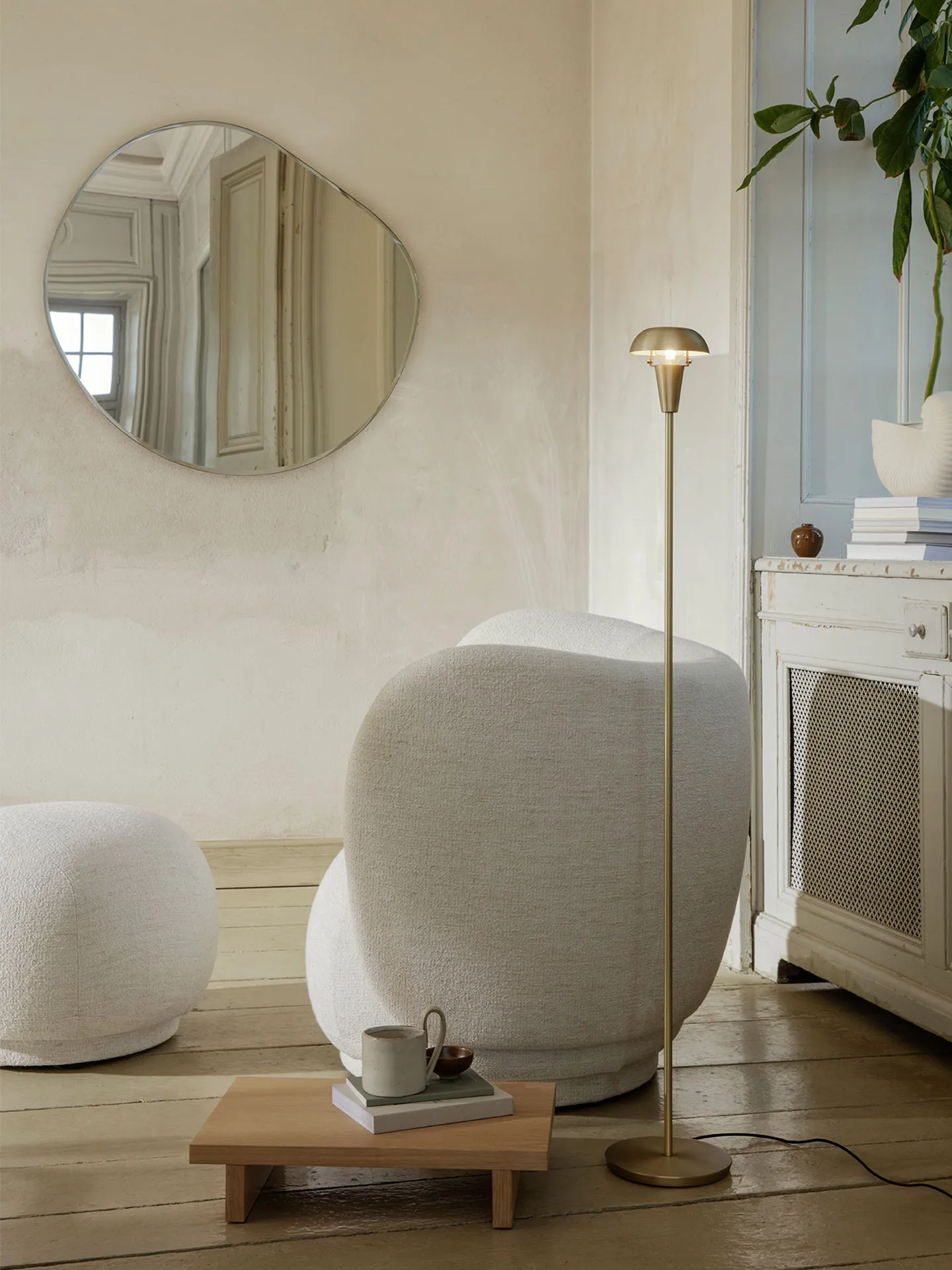 Tiny lampa podłogowa 124.2 cm, brass Ferm Living