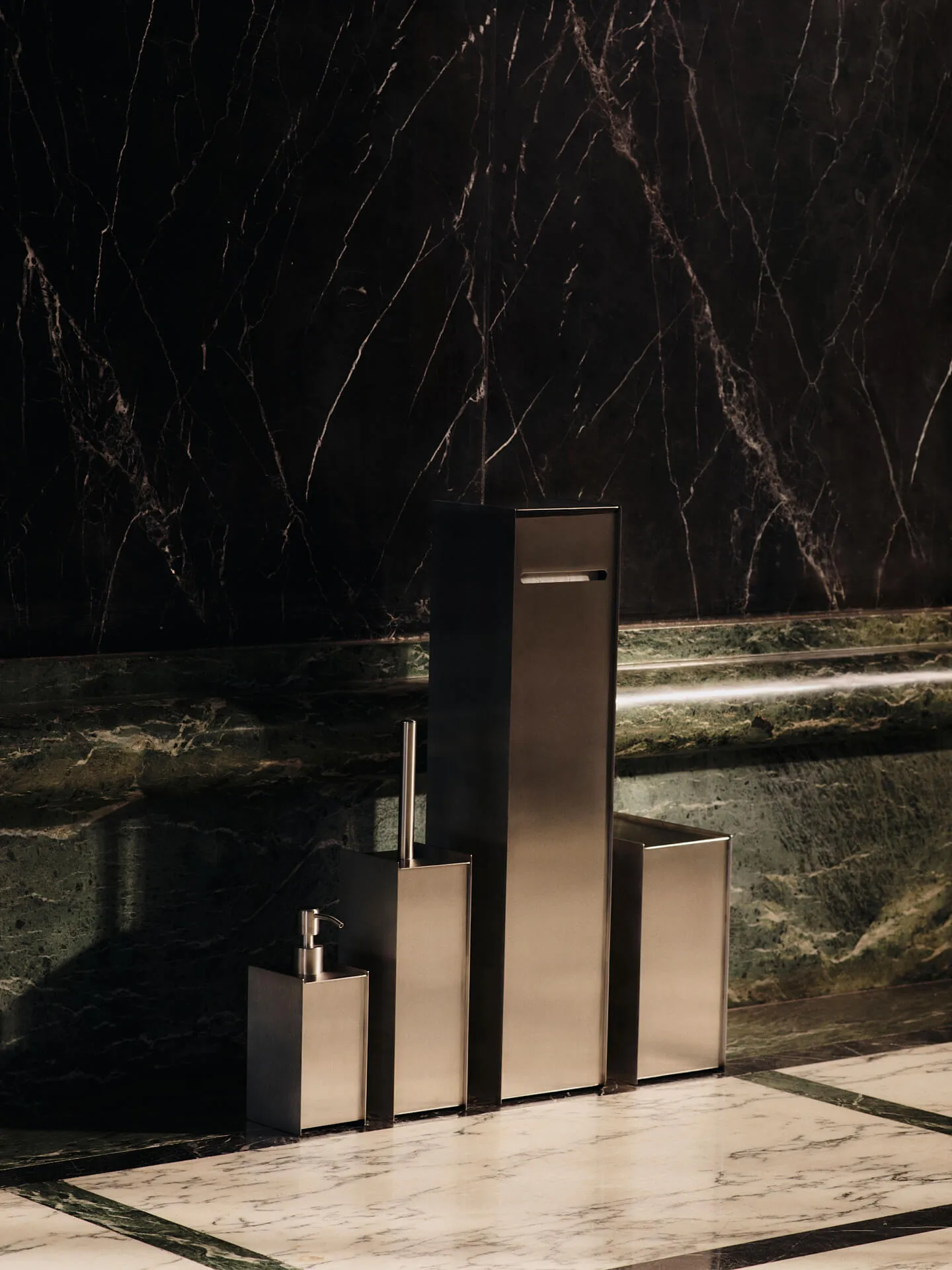 Uchwyt na papier toaletowy Sama, Brushed stainless steel Ferm Living