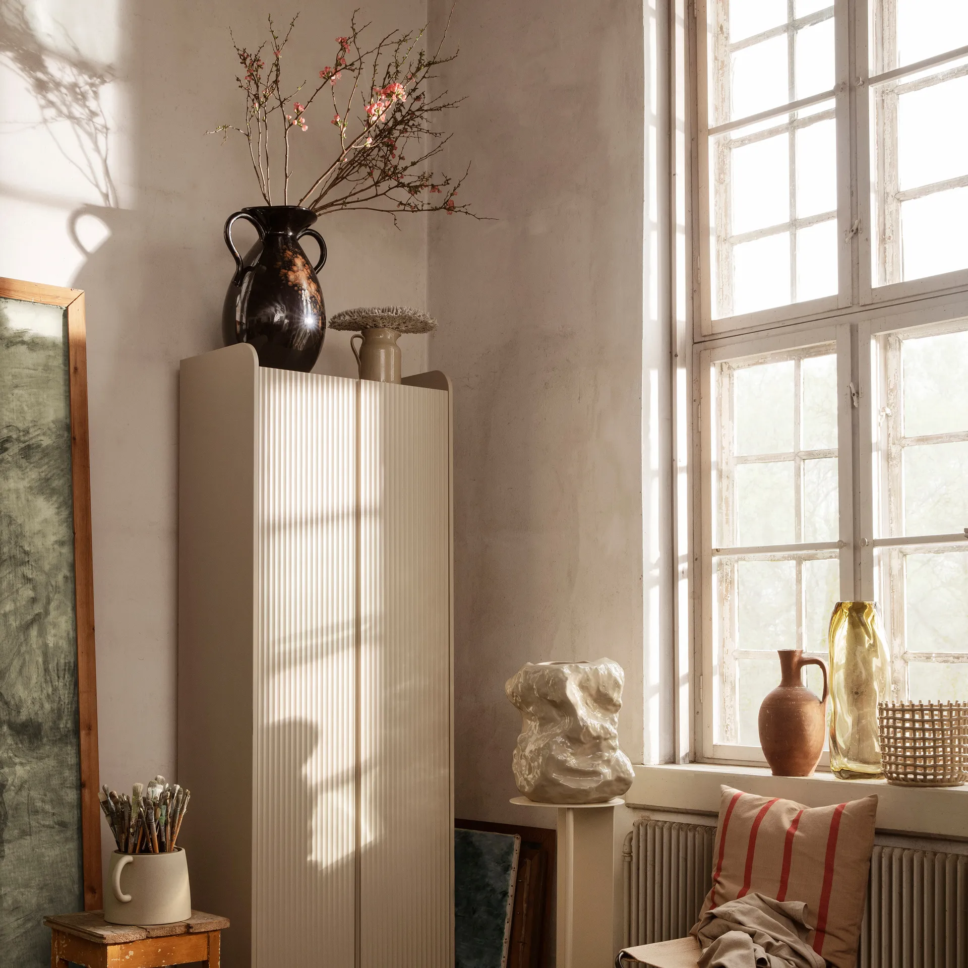 Verso wazon podłogowy 49 cm, Black-brown Ferm Living