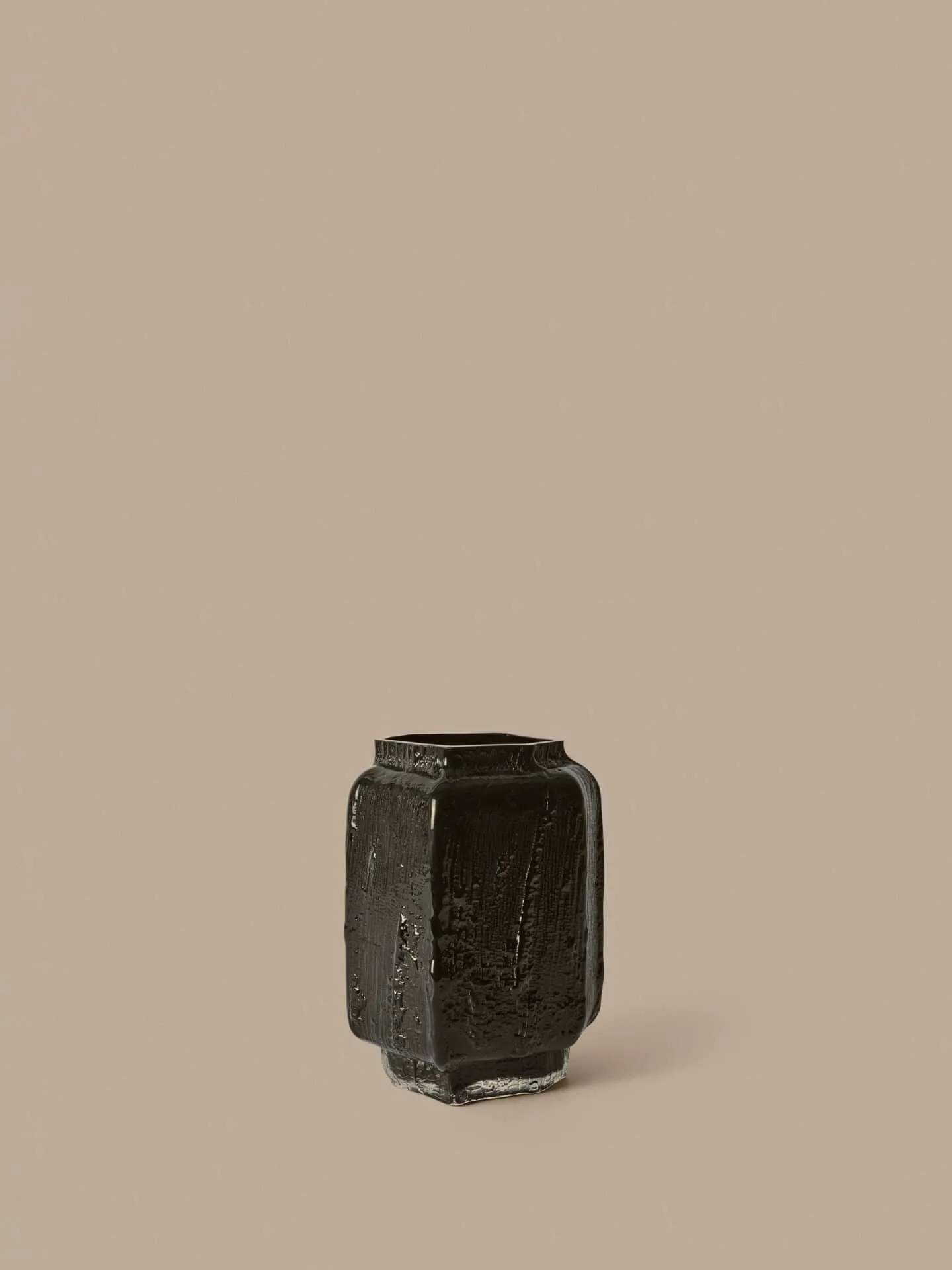 Wazon Mokuri, Black, 25 cm Ferm Living