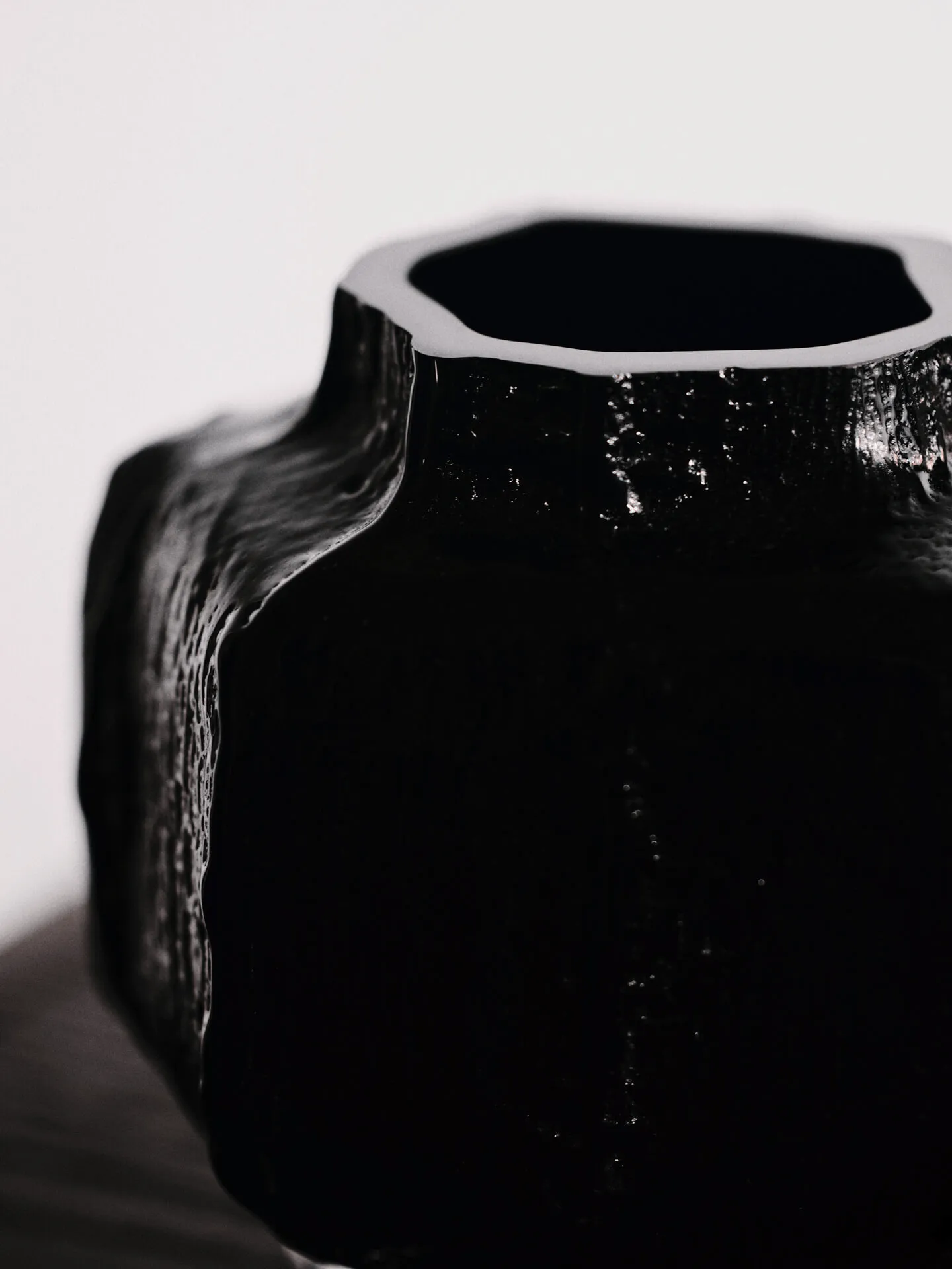 Wazon Mokuri, Black, 30 cm Ferm Living