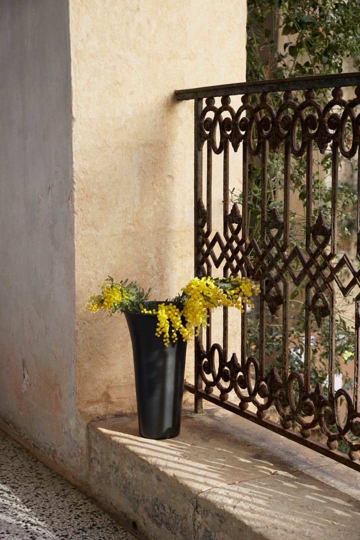 Wazon Spun Alu Ø21,3x41,9 cm, Aluminium barwione na czarno Ferm Living