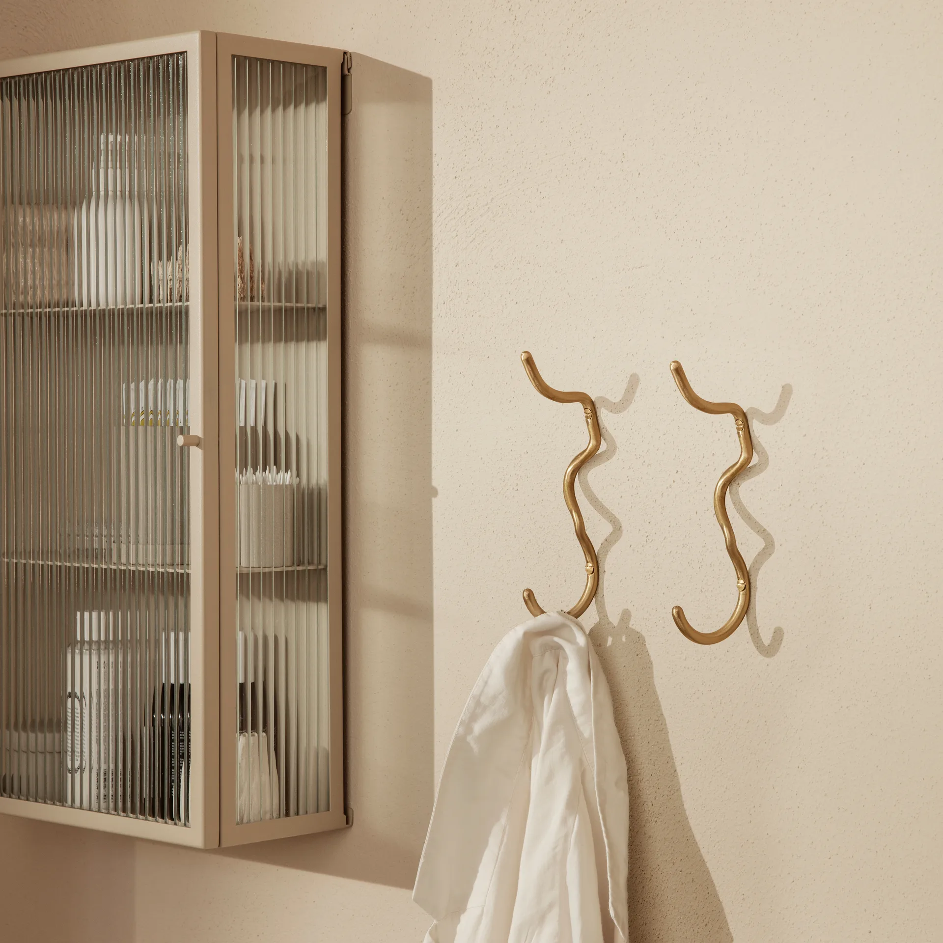 Wieszak Curvature , Mosiądz Ferm Living