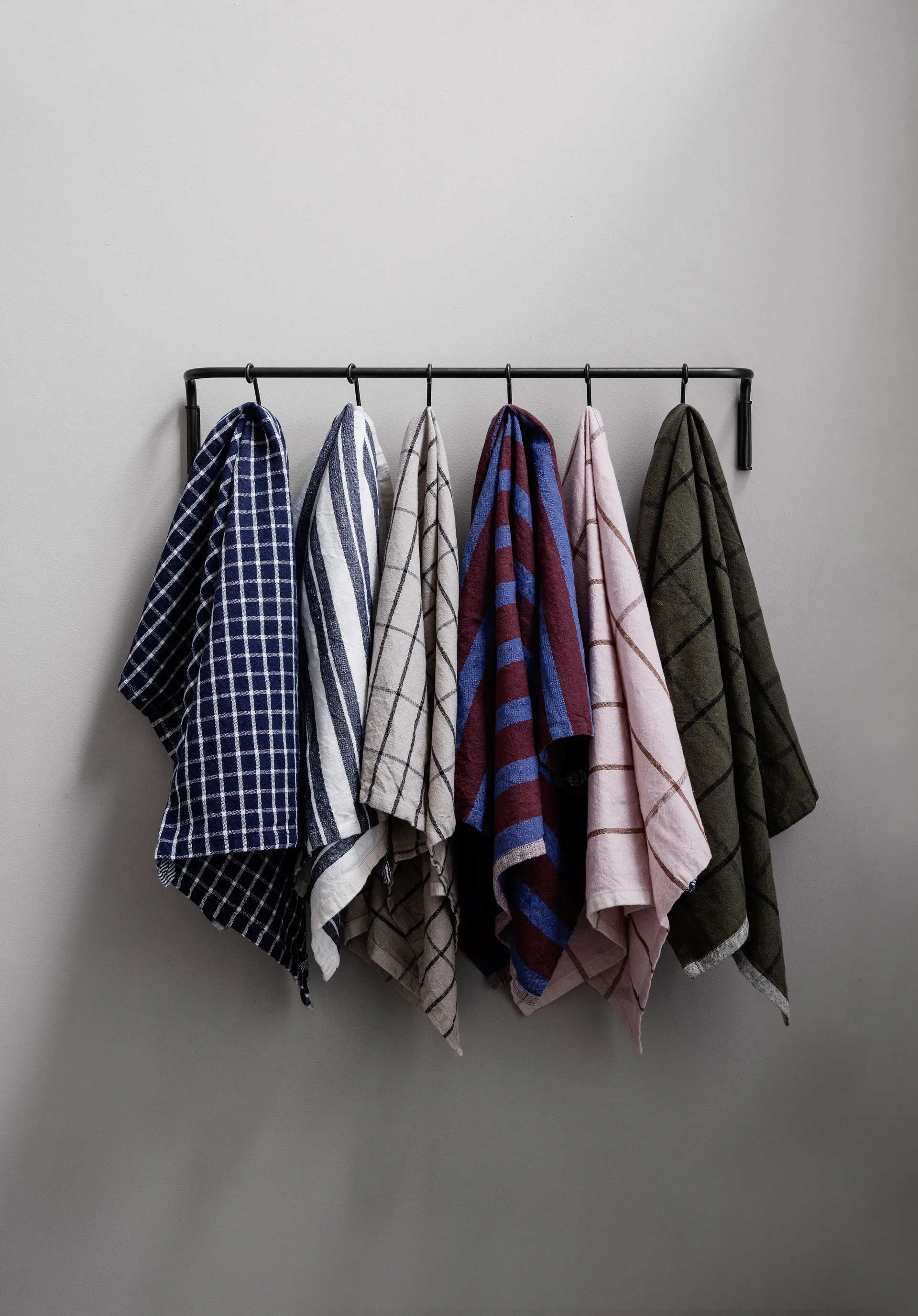 Wieszak kuchenny - 6 uchwytów, Black brass Ferm Living