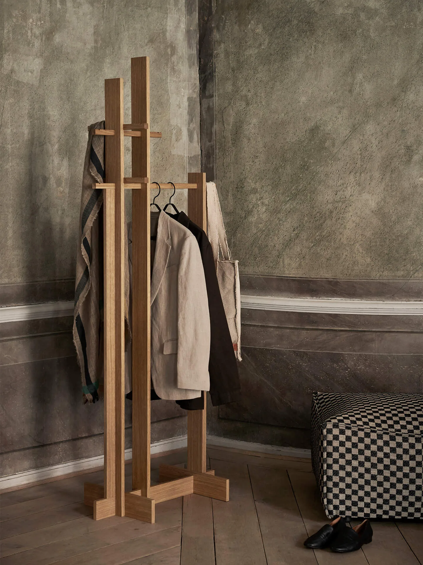 Wieszak na ubrania Bridge Clothes Stand, Olejowany dąb Ferm Living