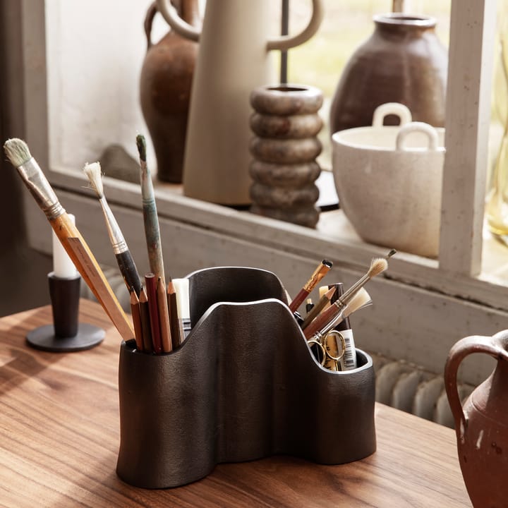 Yama stojak na akcesoria biurowe, Blackened aluminum Ferm Living