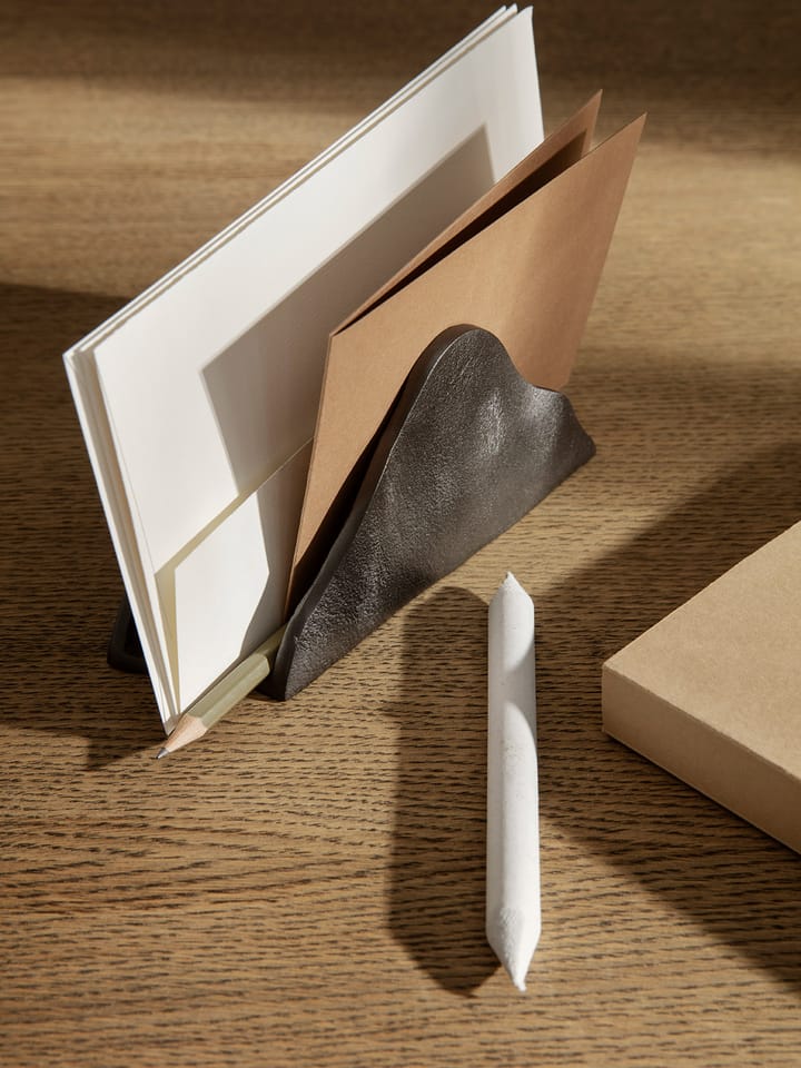 Yama stojak na listy, Blackened aluminum Ferm Living