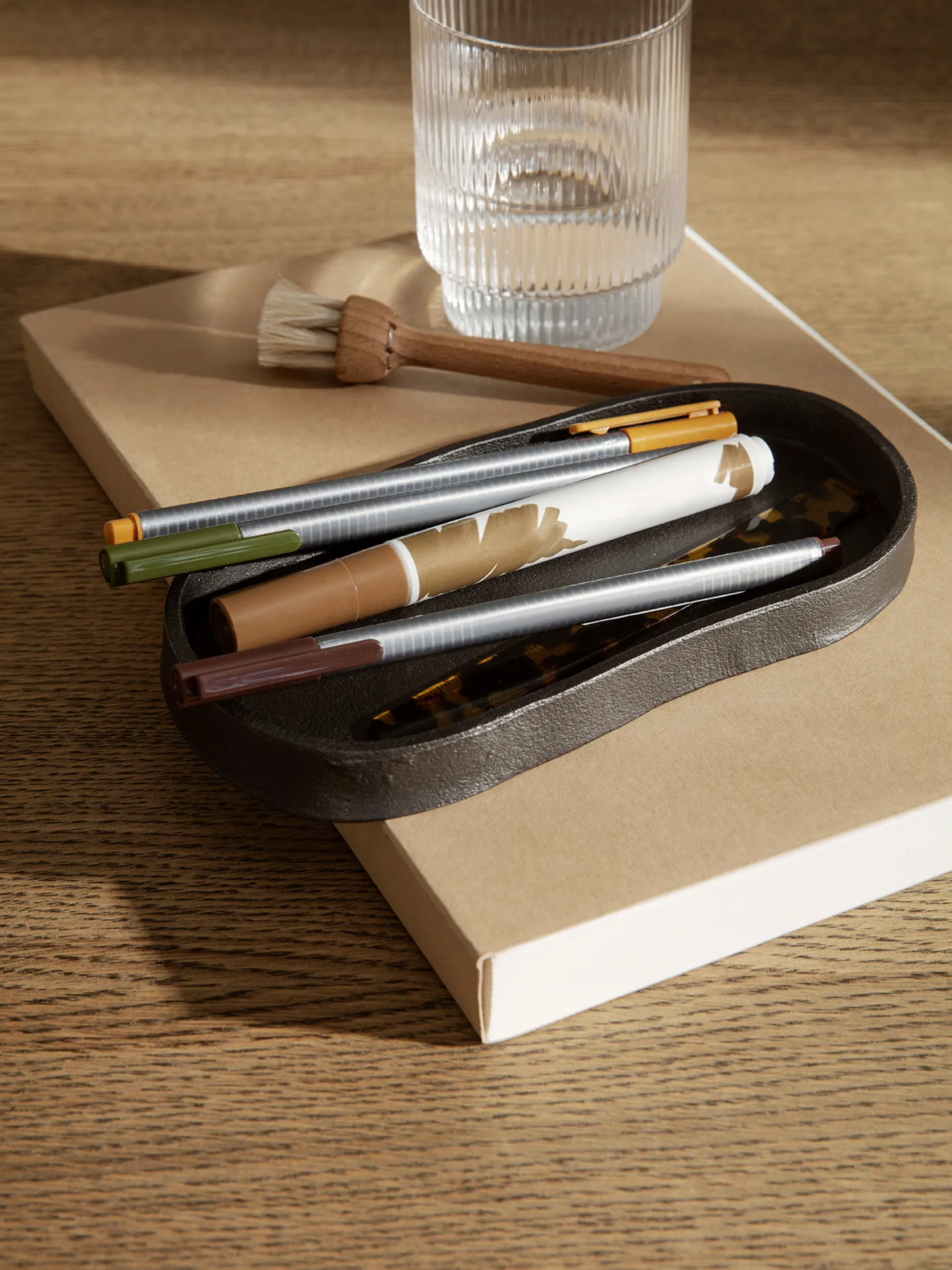 Yama taca owalna 9.5x19 cm, Blackened aluminum Ferm Living