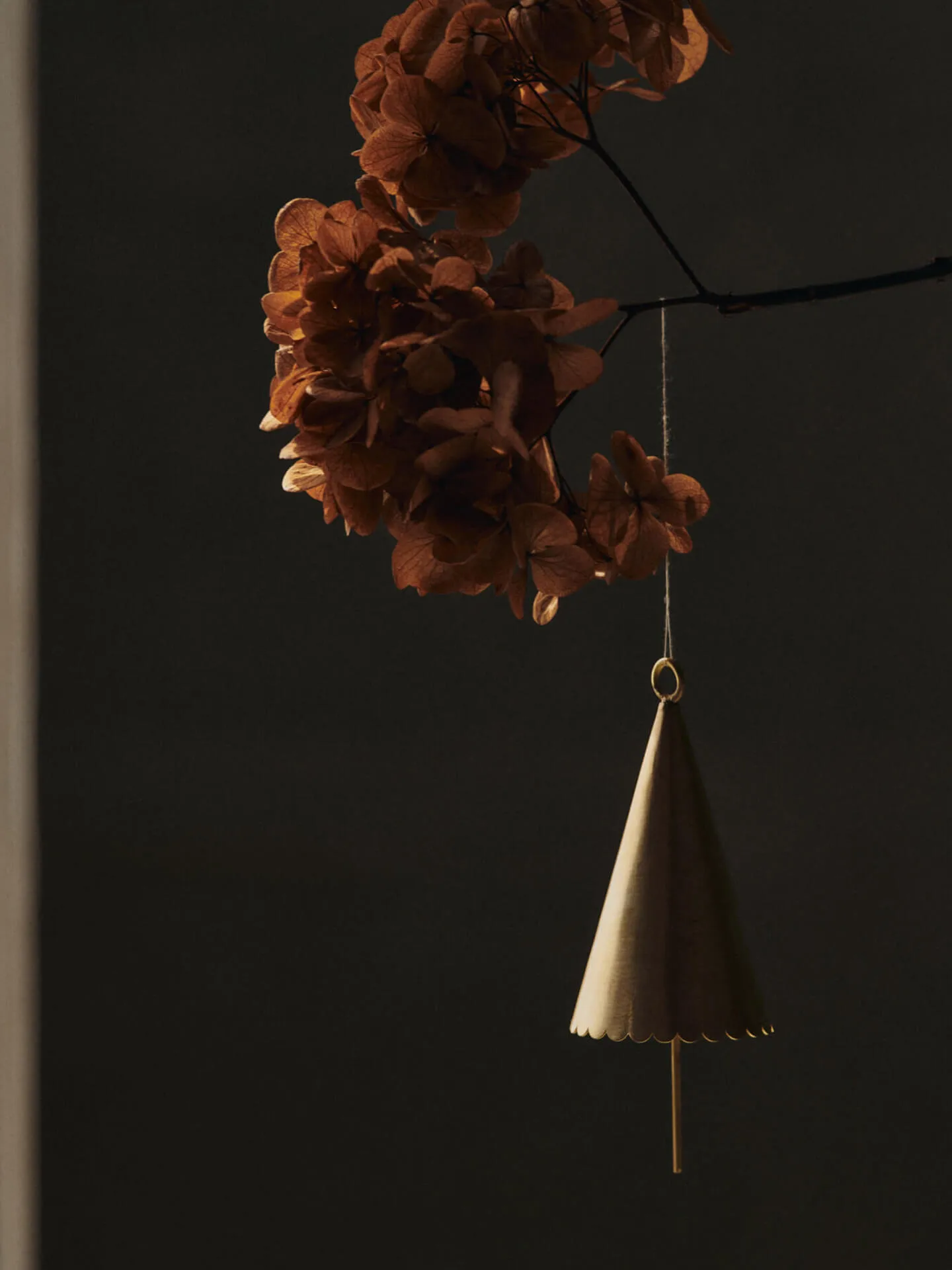 Zawieszka dekoracyjna Cone bell 2-pack, Mosiężny Ferm Living