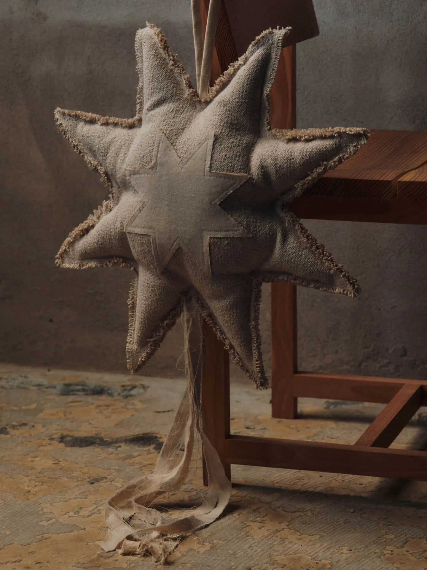 Zawieszka dekoracyjna na okno Vela 50x88 cm, Naturalny Ferm Living