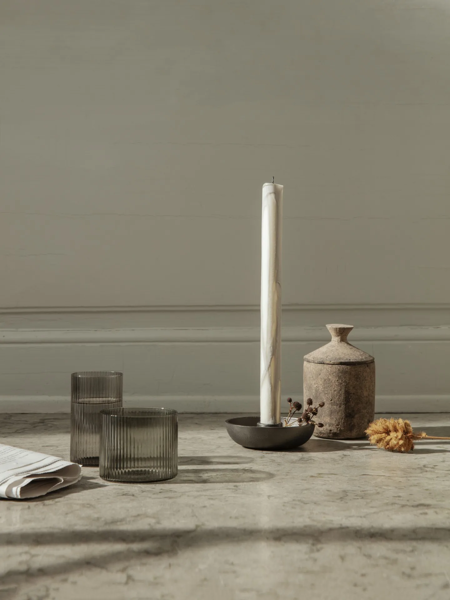Zestaw świec stearynowych Dryp, 2-pak, Warm Grey Ferm Living