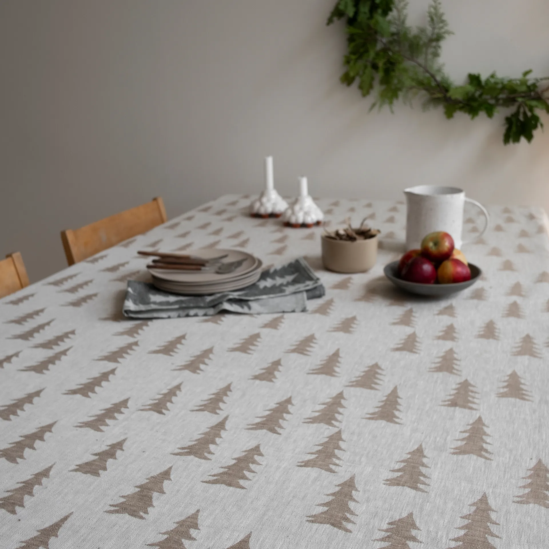 Obrus Gran żakardowy tkany 147x250 cm, Piaskowy Fine Little Day