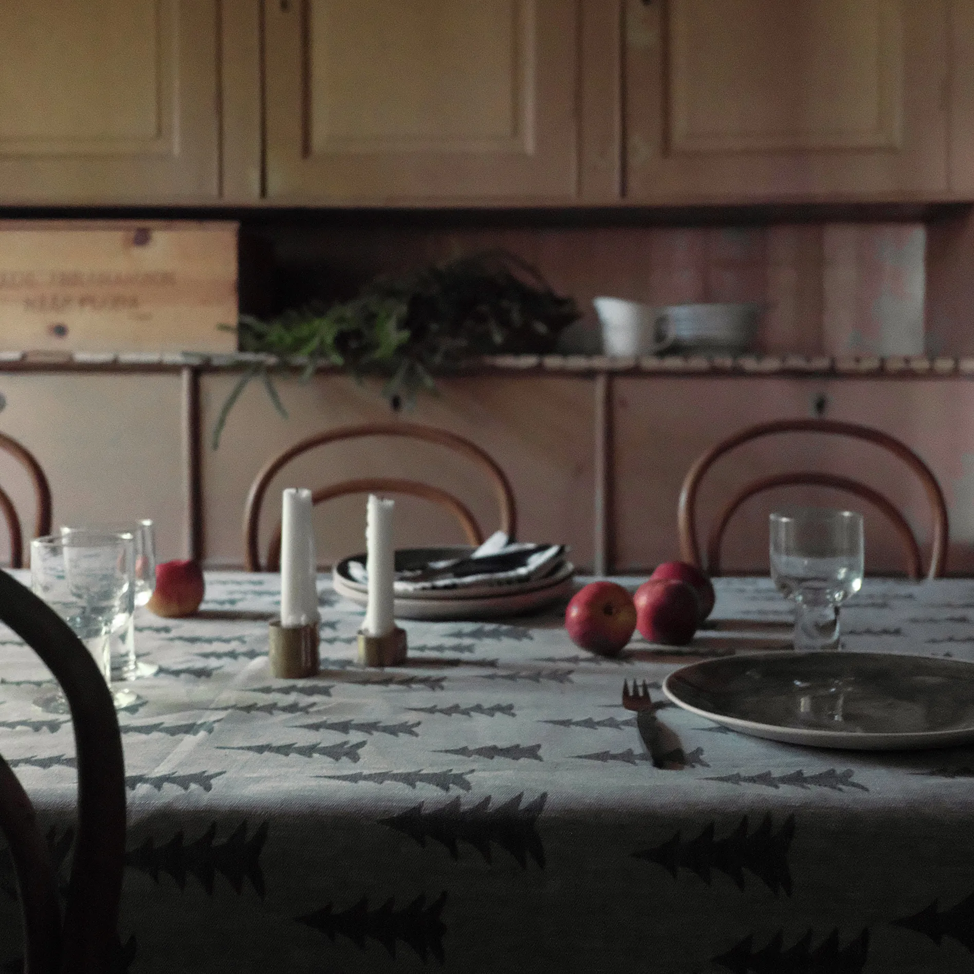 Obrus Gran żakardowy tkany 147x250 cm, Zielono-szary Fine Little Day