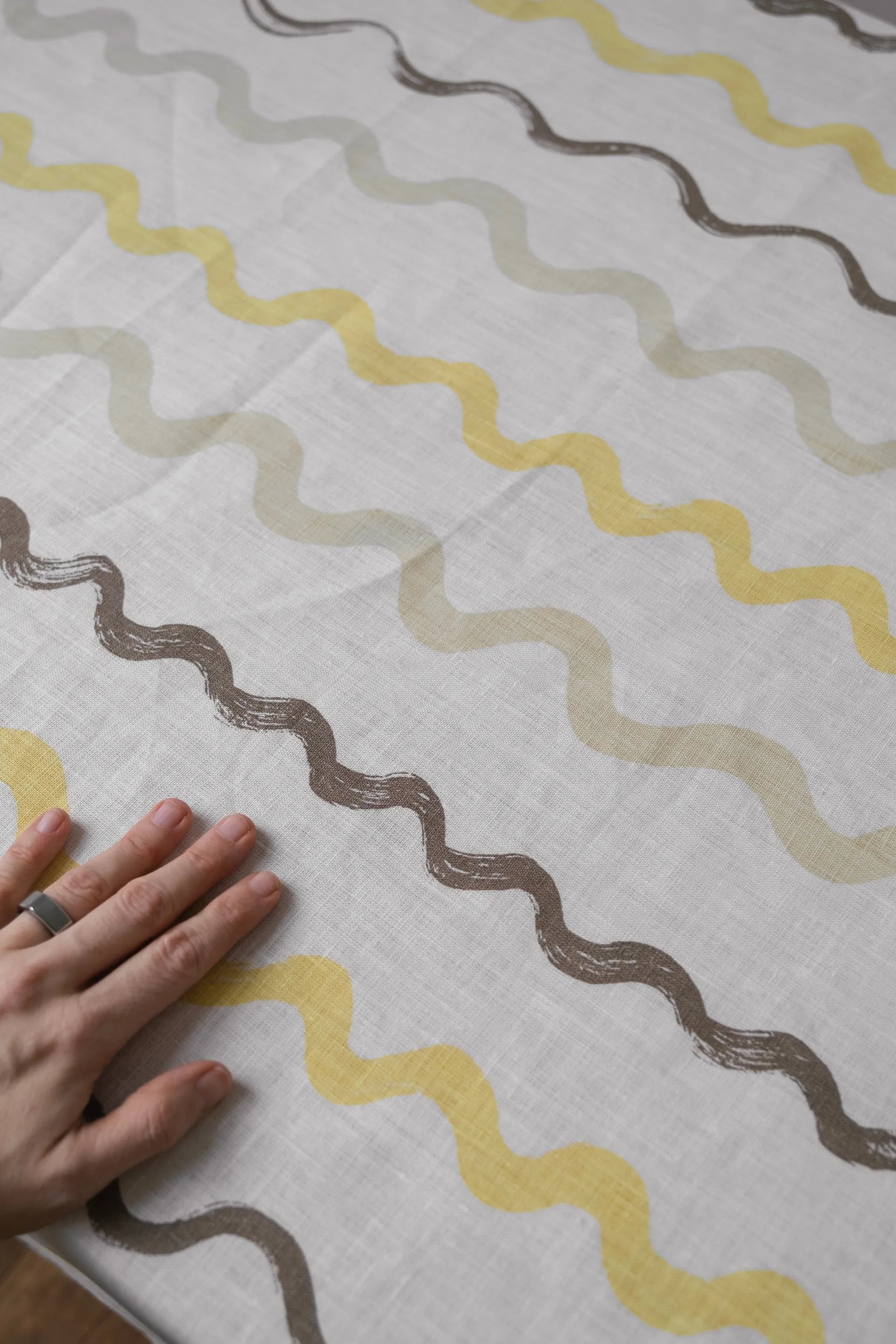 Obrus w paski 149x250 cm, White-yellow Fine Little Day