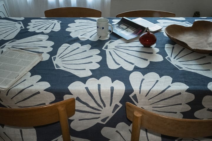 Obrus z motywem muszli lniany 149x250 cm, Niebieski Fine Little Day