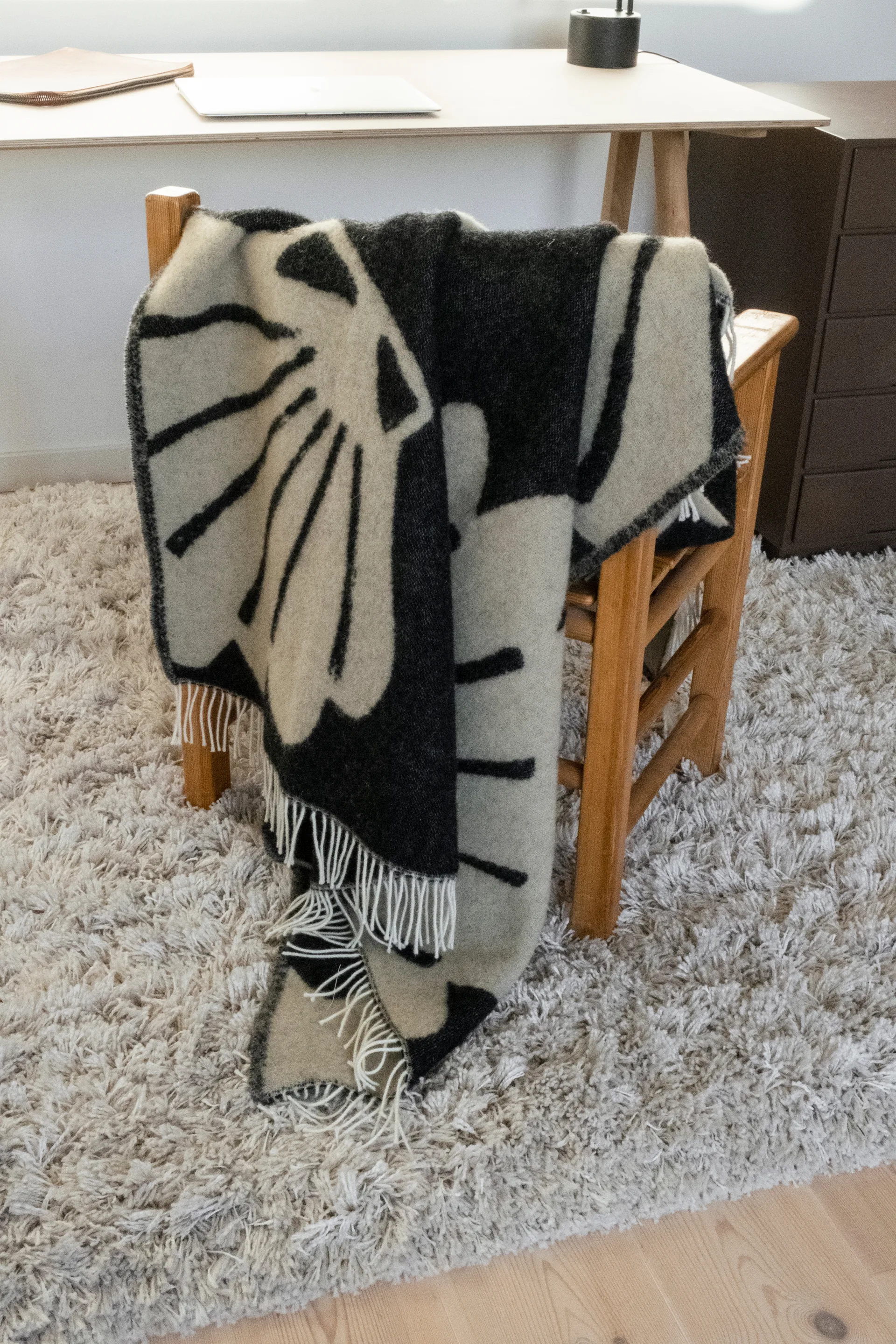 Pled Snäcka 130x190 cm, Coal-Beige Fine Little Day