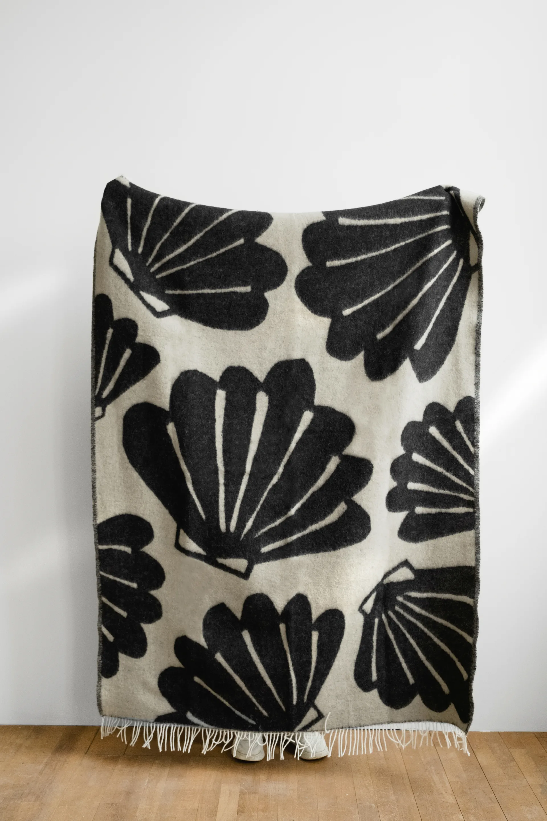 Pled Snäcka 130x190 cm, Coal-Beige Fine Little Day
