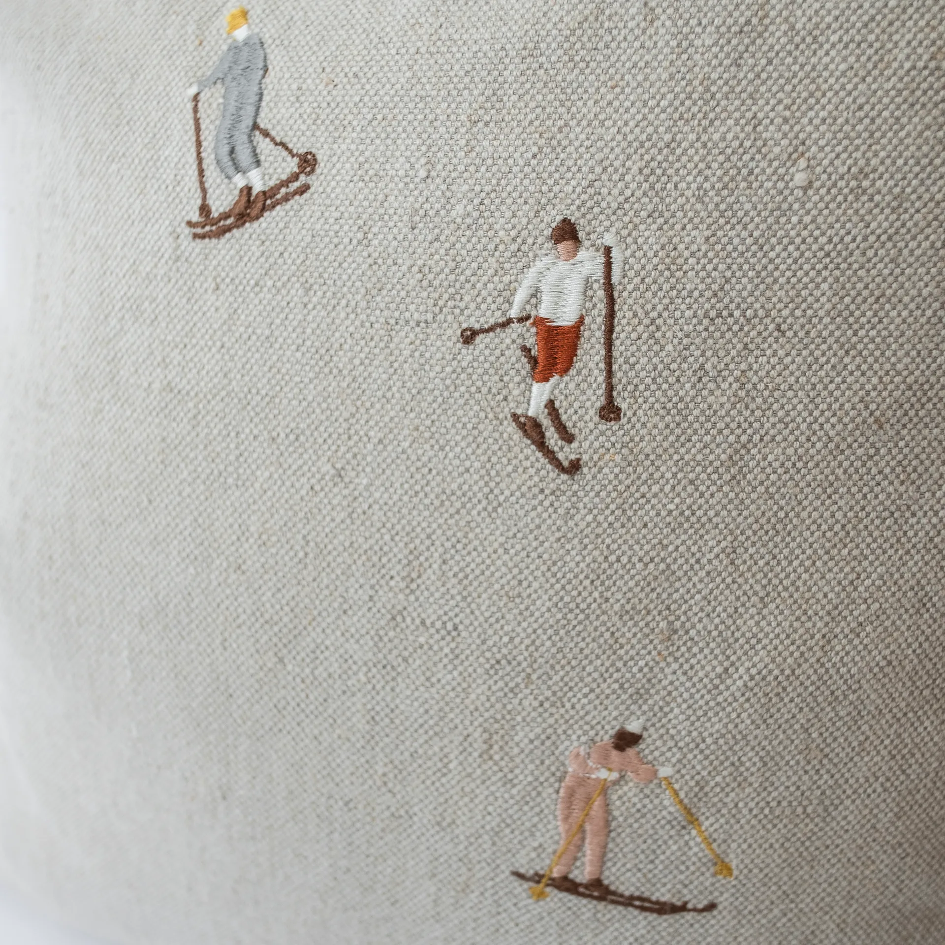 Poszewka na poduszkę Skiers 48x48 cm, Naturalna Fine Little Day