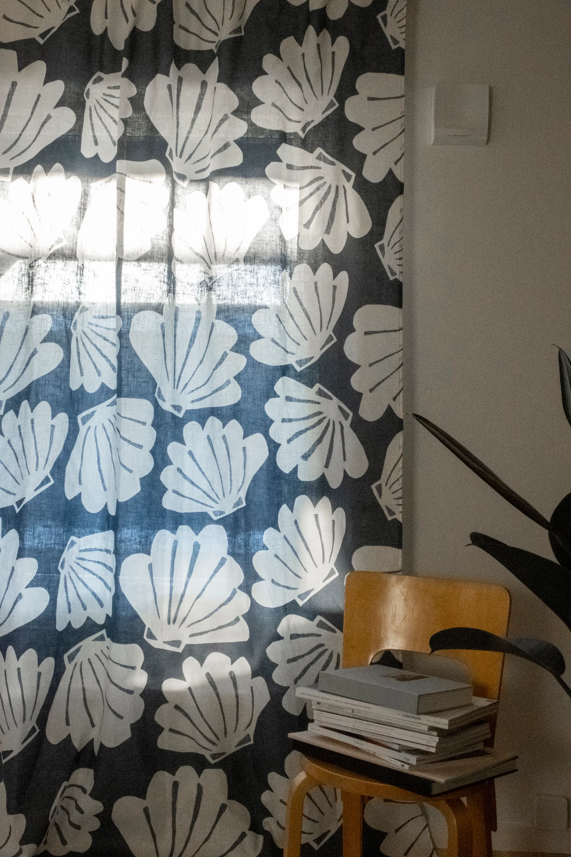 Zasłona z motywem muszli 145x250, Niebieski Fine Little Day