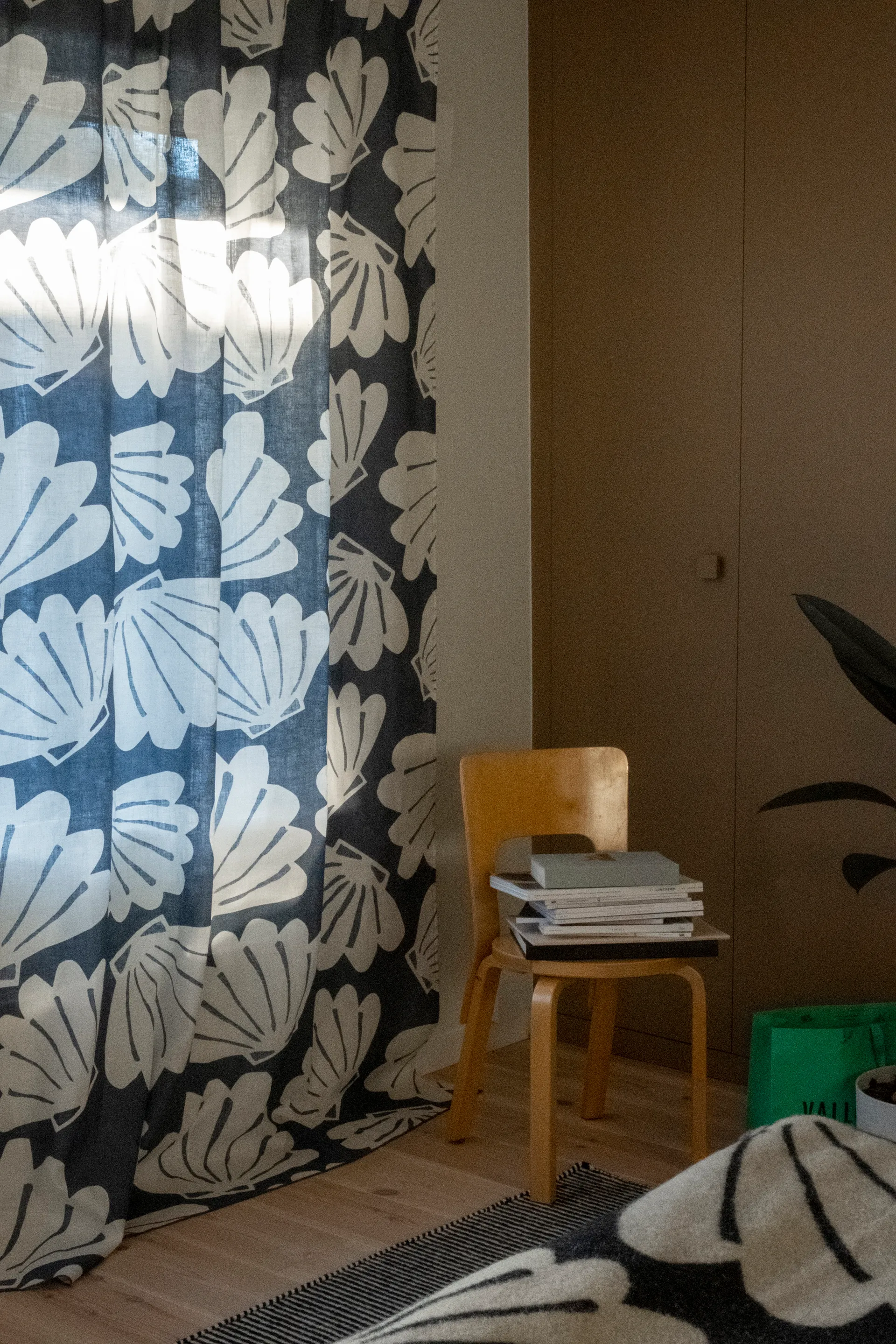 Zasłona z motywem muszli 145x250, Niebieski Fine Little Day