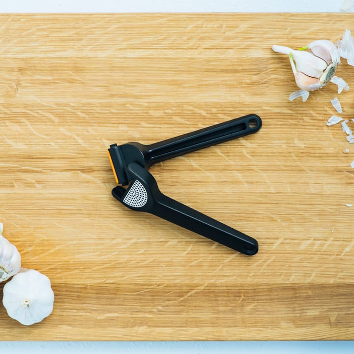 Functional Form prasa do czosnku 24 cm, Czarny Fiskars