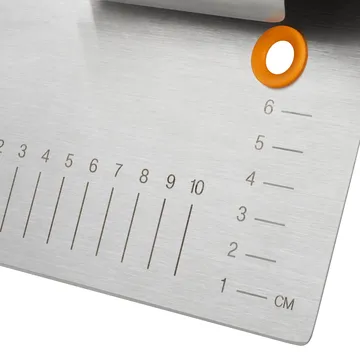 Functional Form skrobka do ciasta - Metal-silikon, 2 części - Fiskars