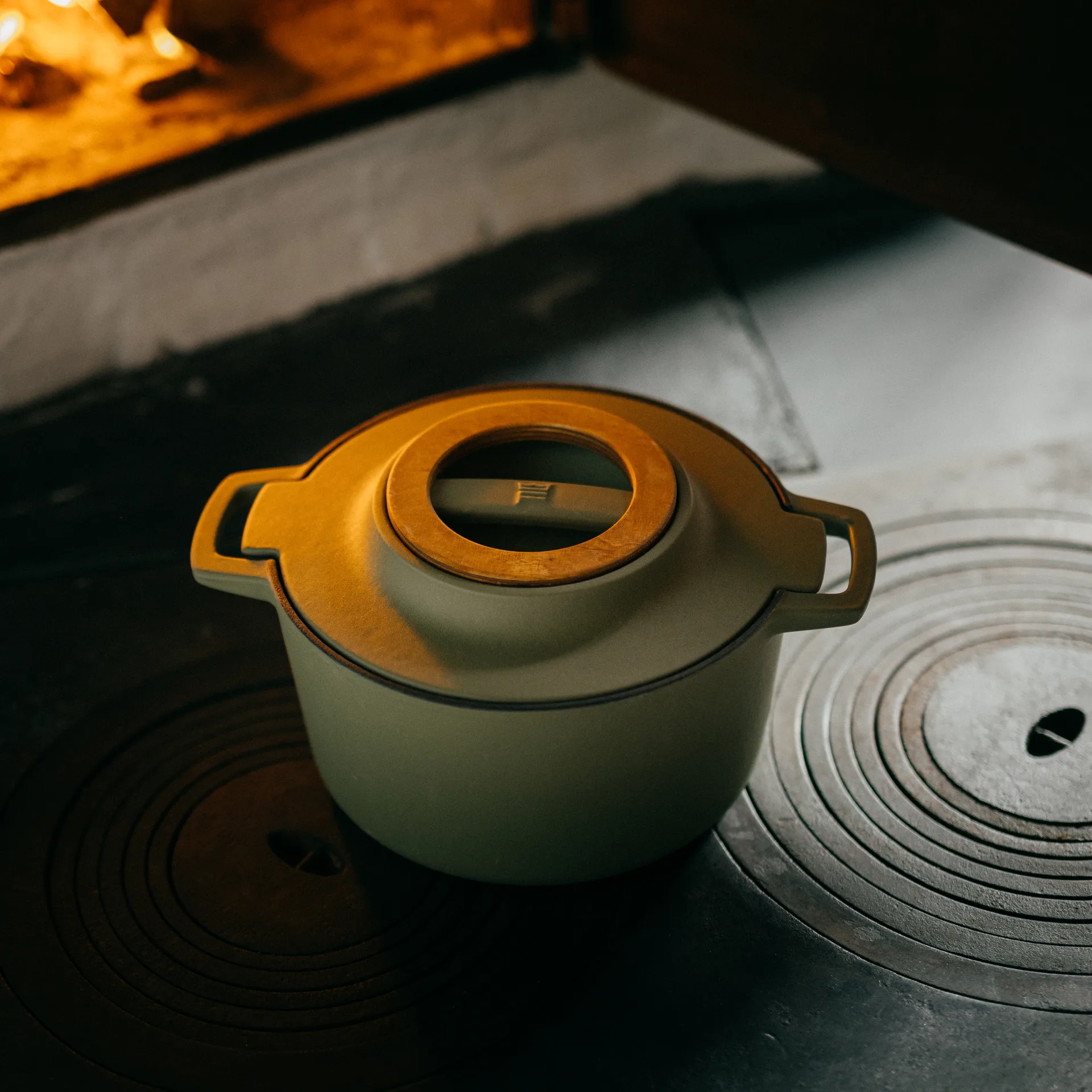 Garnek żeliwny z pokrzywą Norden, 4 L Fiskars