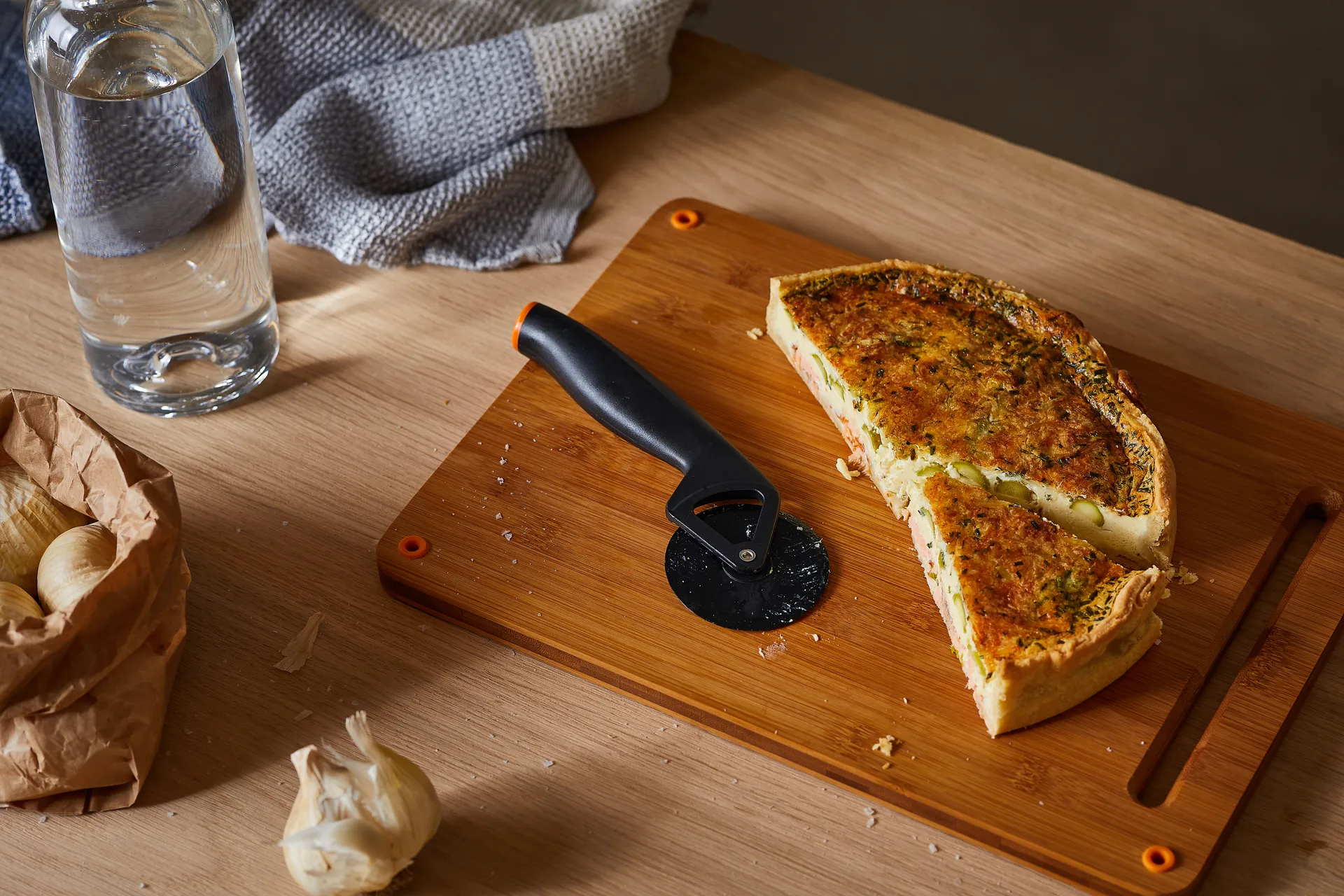 Krajalnica do pizzy Functional Form, Czarny Fiskars