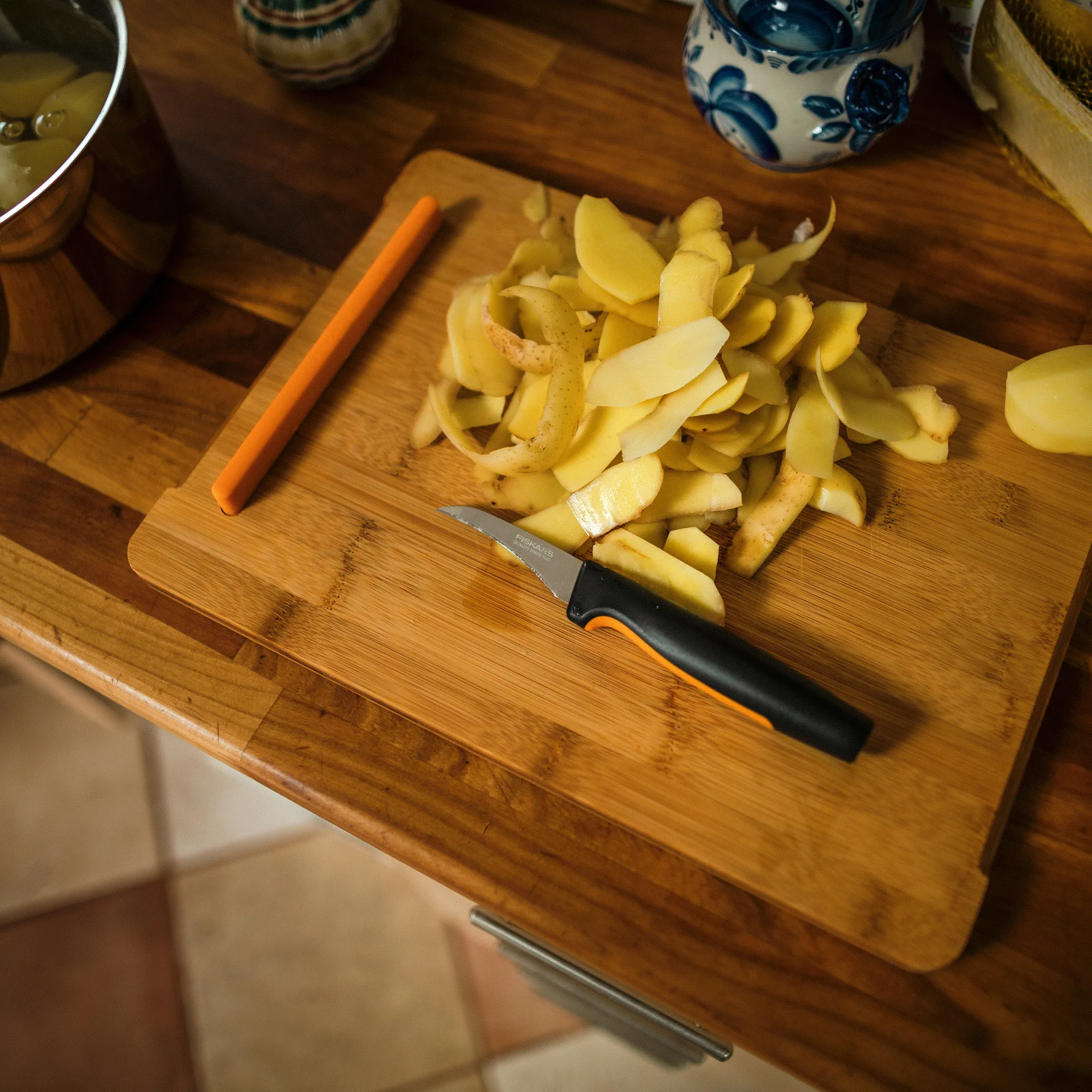 Nóż do krojenia Functional Form zakrzywiony, 7 cm Fiskars