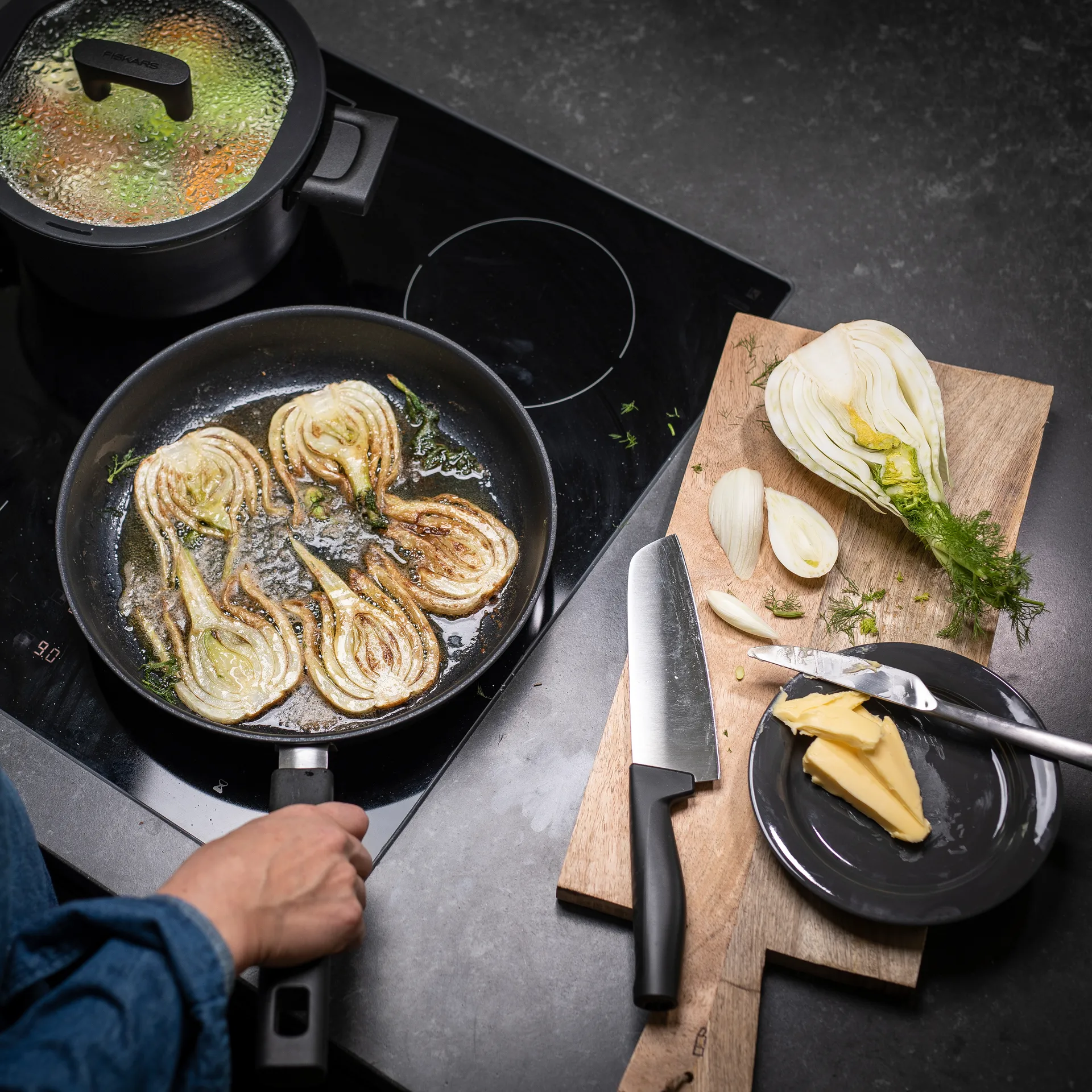 Nóż szefa kuchni Hard Edge santoku 16 cm, Stal nierdzewna Fiskars