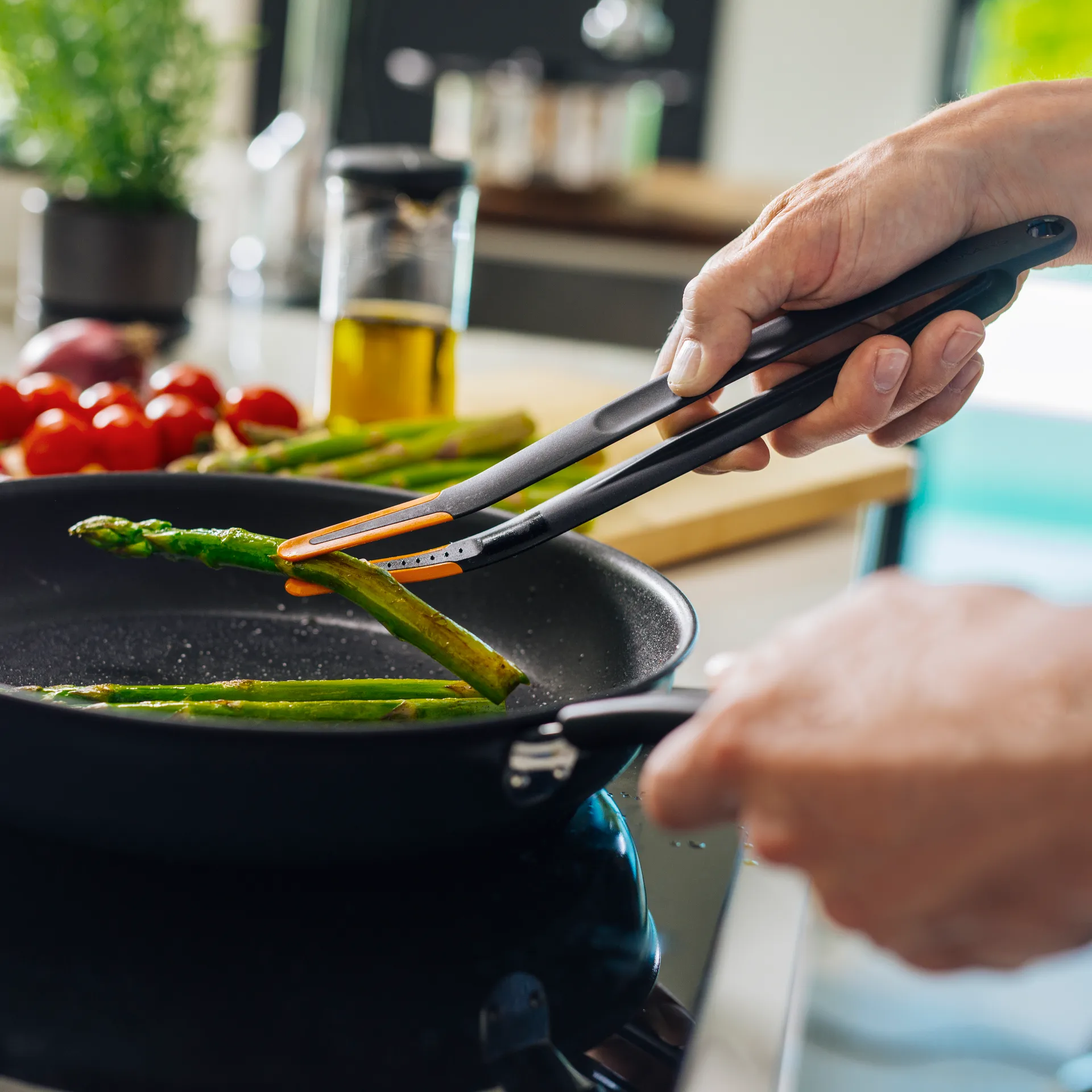 Szczypce Functional Form 28,7 cm, Czarny Fiskars