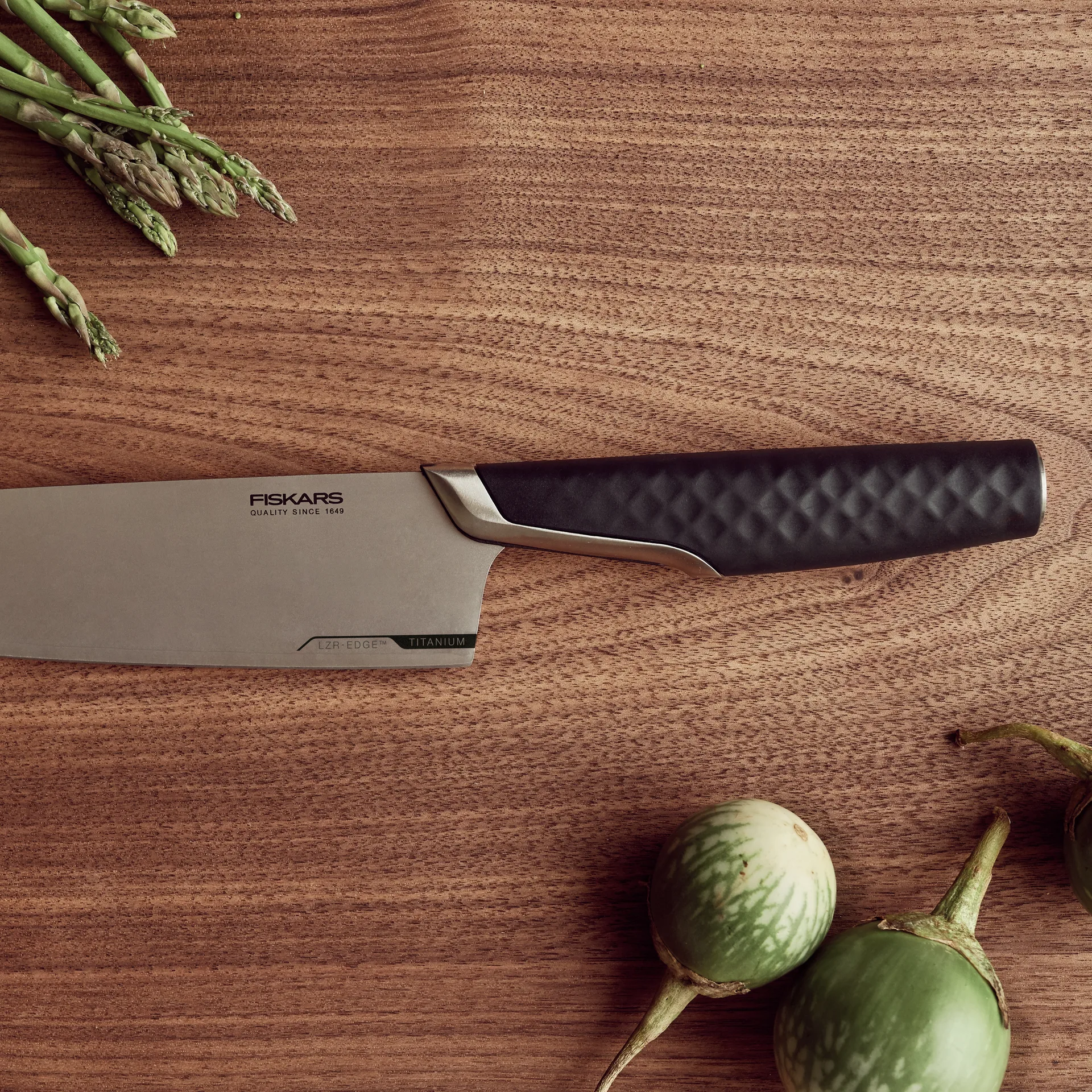 Tytanowy nóż szefa kuchni 20 cm, Czarny Fiskars