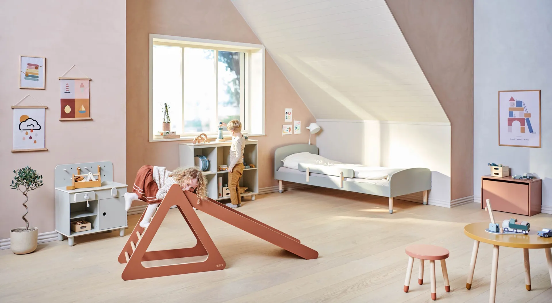 Zjeżdżalnia do wieży Play, Rose FLEXA